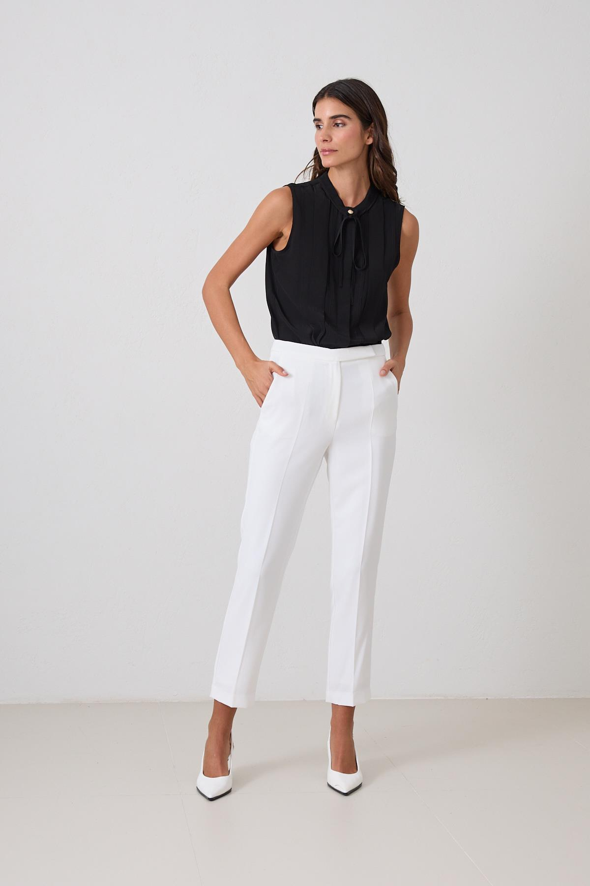 Ekru Cep Ve Bel Detaylı Pantolon