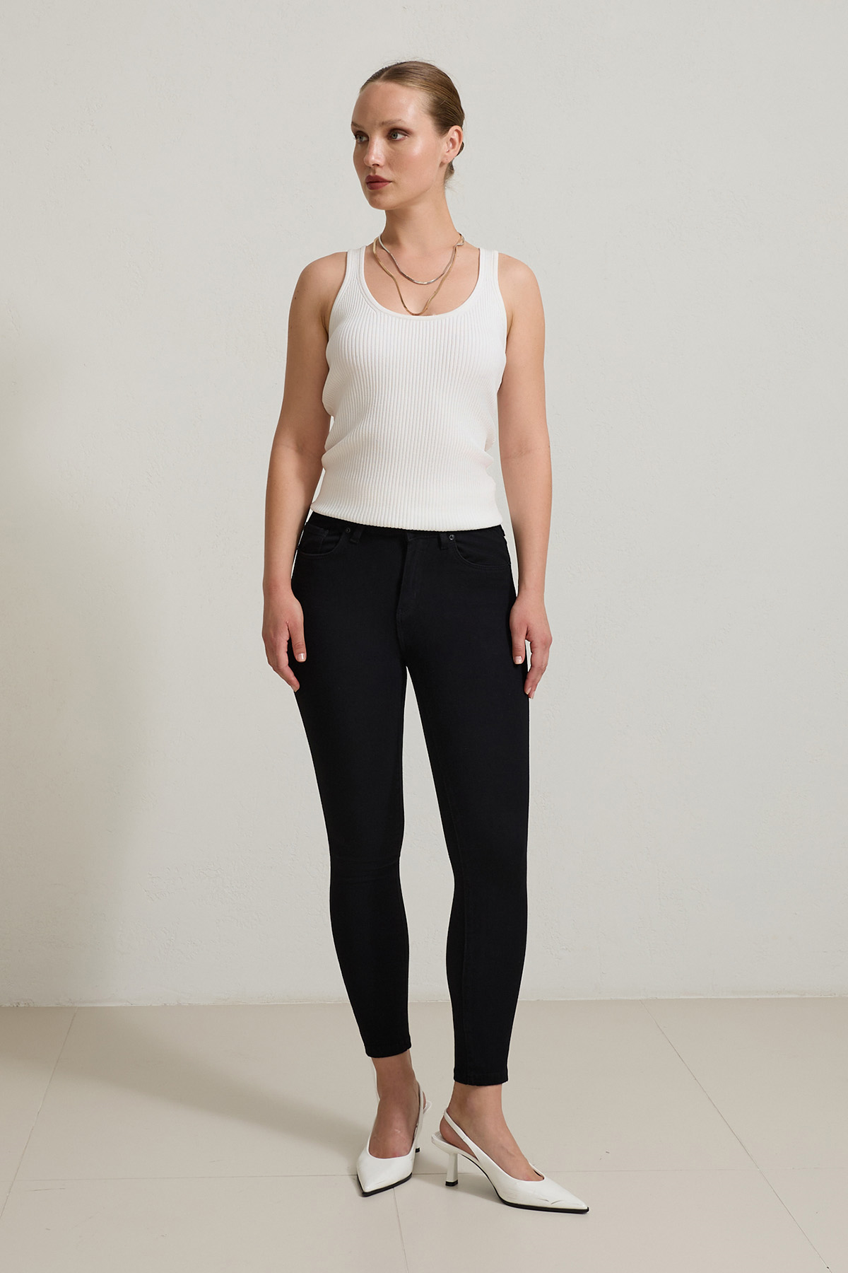 Ekru Kalın Askılı Bisiklet Yaka Triko