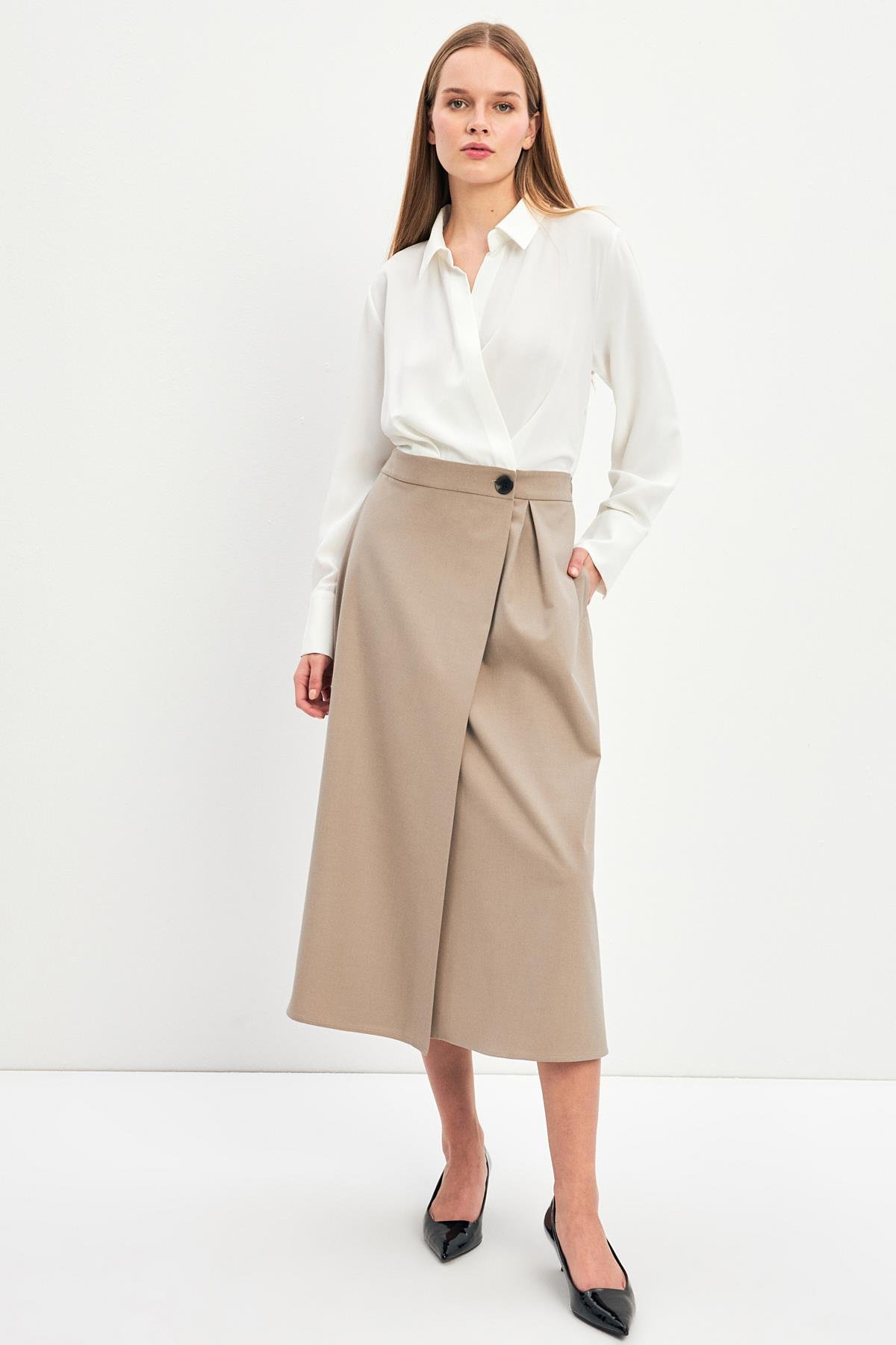 Ekru-Bej Asimetrik Yaka Etek Gömlek Görünümlü Elbise