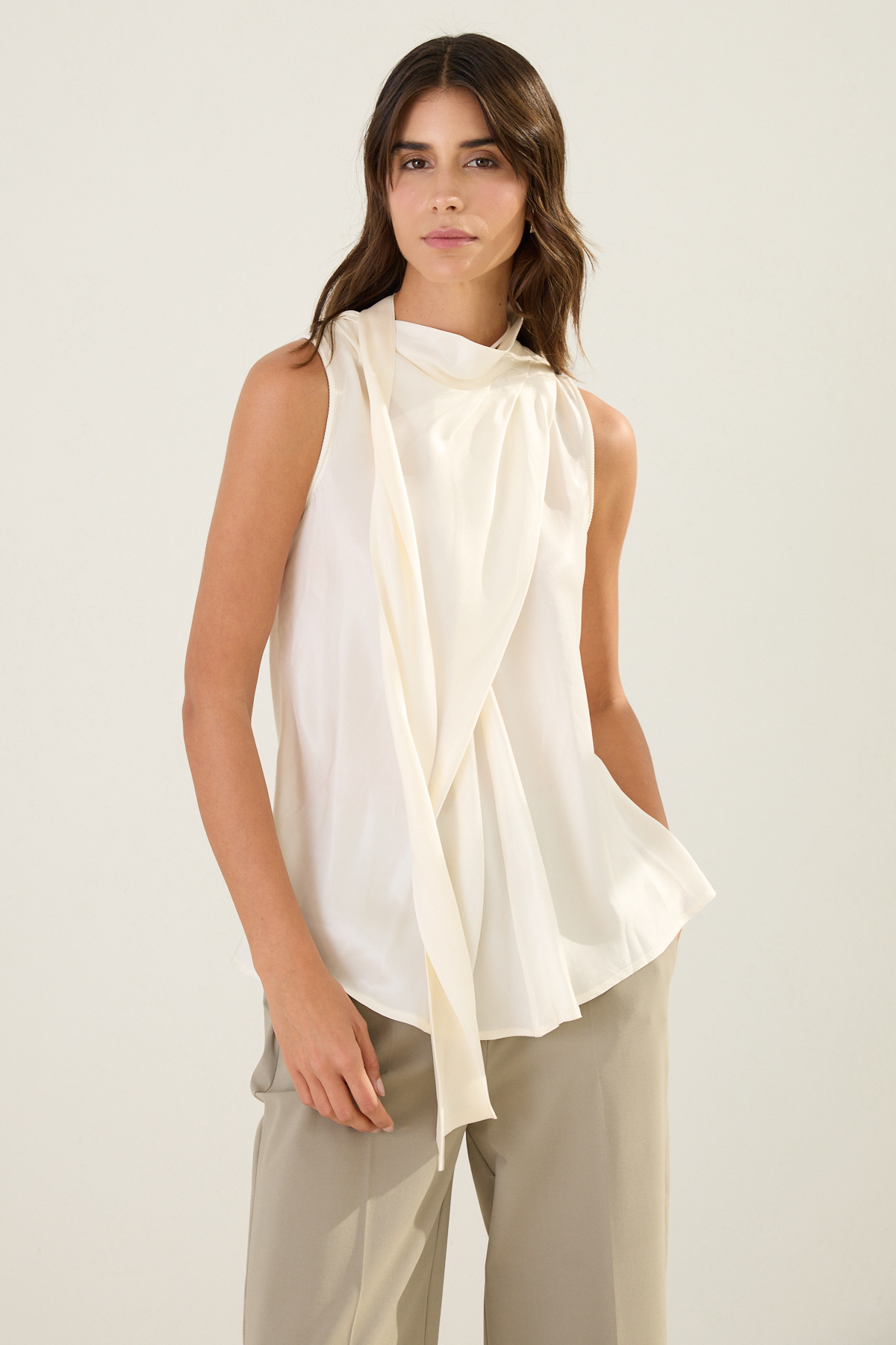 Ekru Kolsuz Asimetrik , Balıkçı Yaka Şal Detaylı Triko