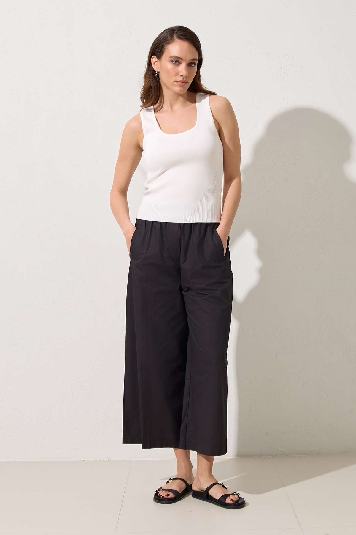 Ekru Kolsuz Crop Triko Bluz