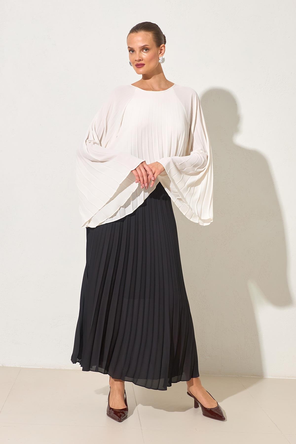 Ekru-Siyah Bisiklet Yaka Plise Detaylı Çift Renkli Midi Boy Elbise