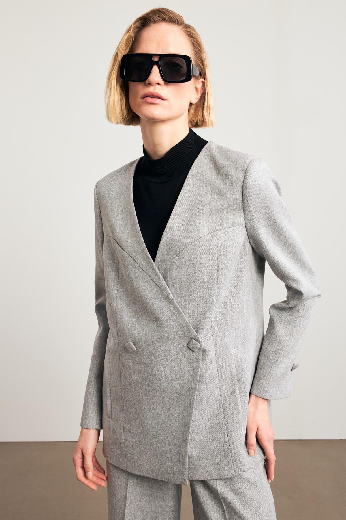 Gri Asimetrik Kapama Detaylı Yakasız Ceket Kadın Ceket modelleri