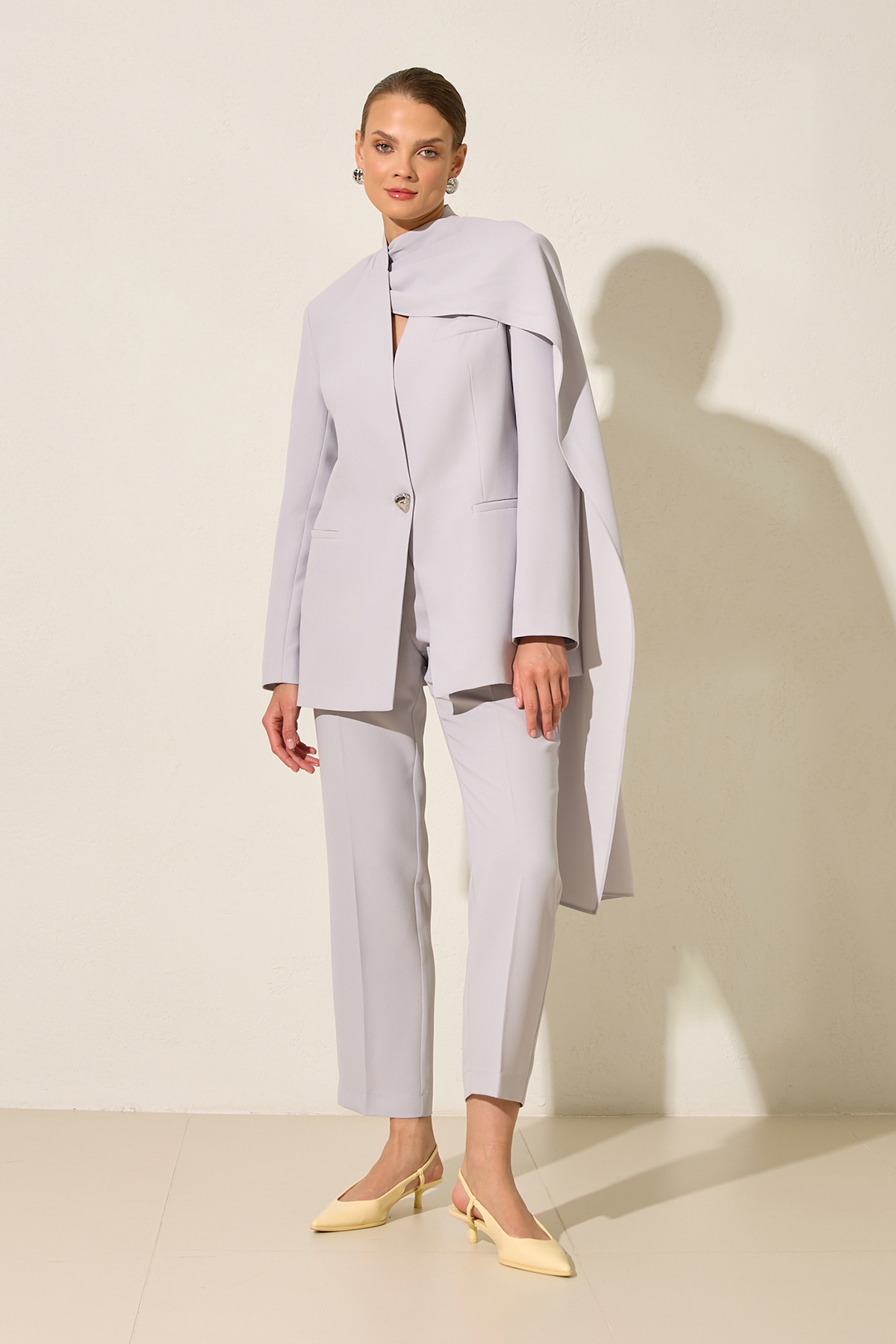 Gri Şal Ve Tek Düğme Detaylı Ceket Kadın Kategorisiz modelleri