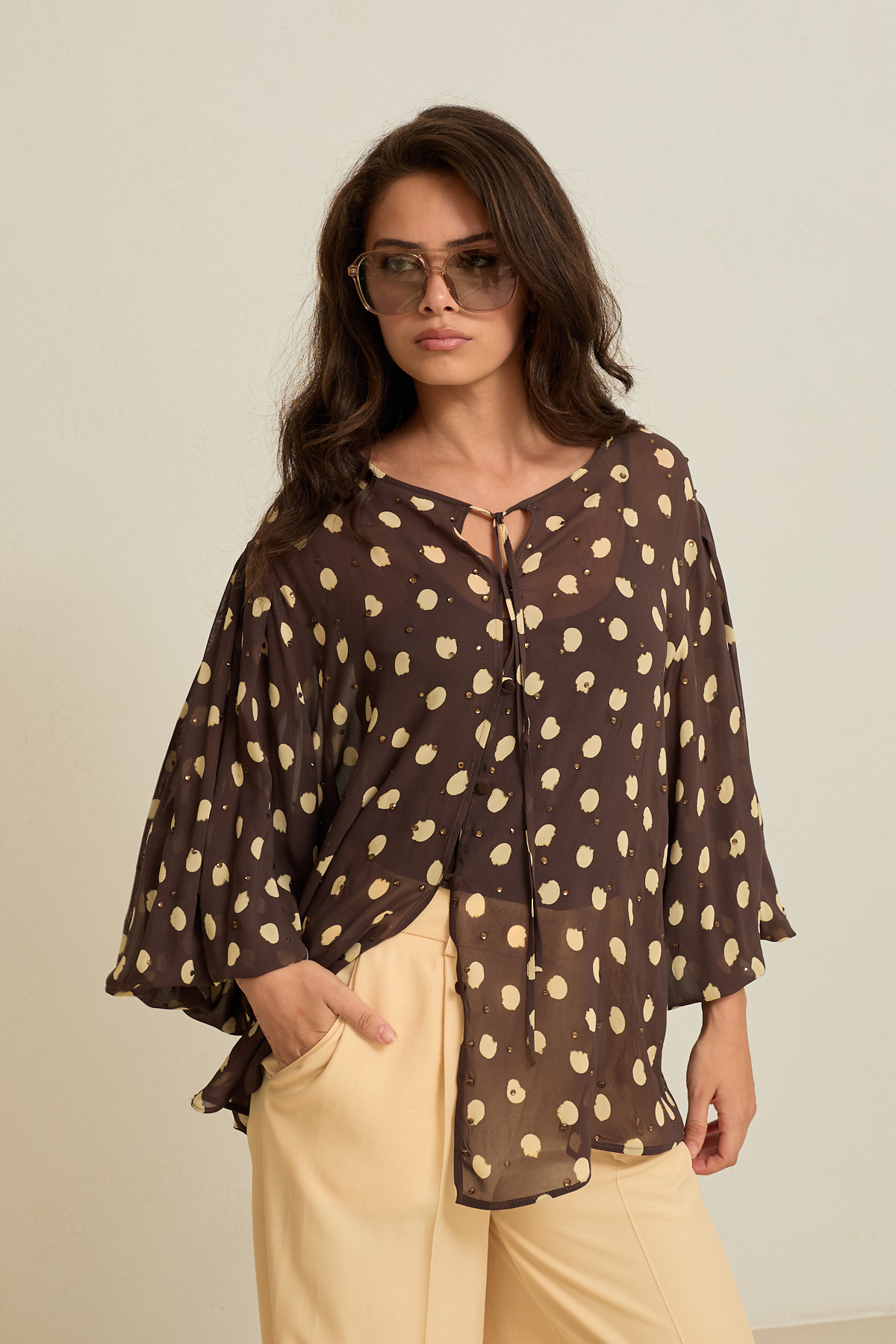 Kahve-Ekru Desenli, Balon Kollu Bağlama Detaylı Rahat Kesim Bluz Kadın Kategorisiz modelleri