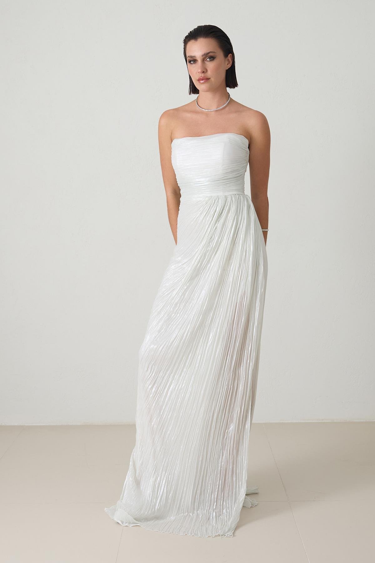 Kemik Straplez Yırtmaç Detaylı Tam Kalıp Uzun Abiye Elbise