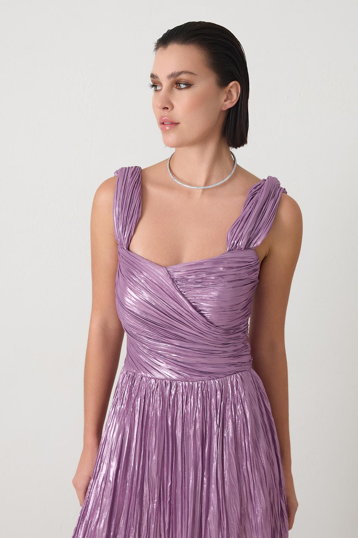 Koyu Lila Omuz Detaylı Belden Oturtmalı Yırtmaçlı Dükümlü Abiye Elbise