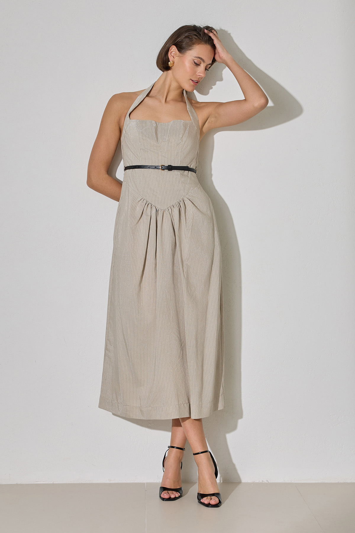 Krem-Siyah Boyun Ve Bel Detaylı Kemerli Elbise