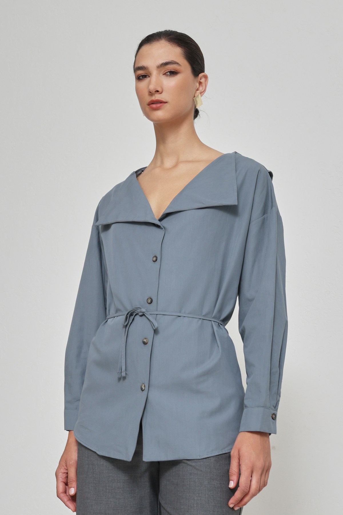 Kuvars %100 Pamuklu Yaka Detaylı Gömlek