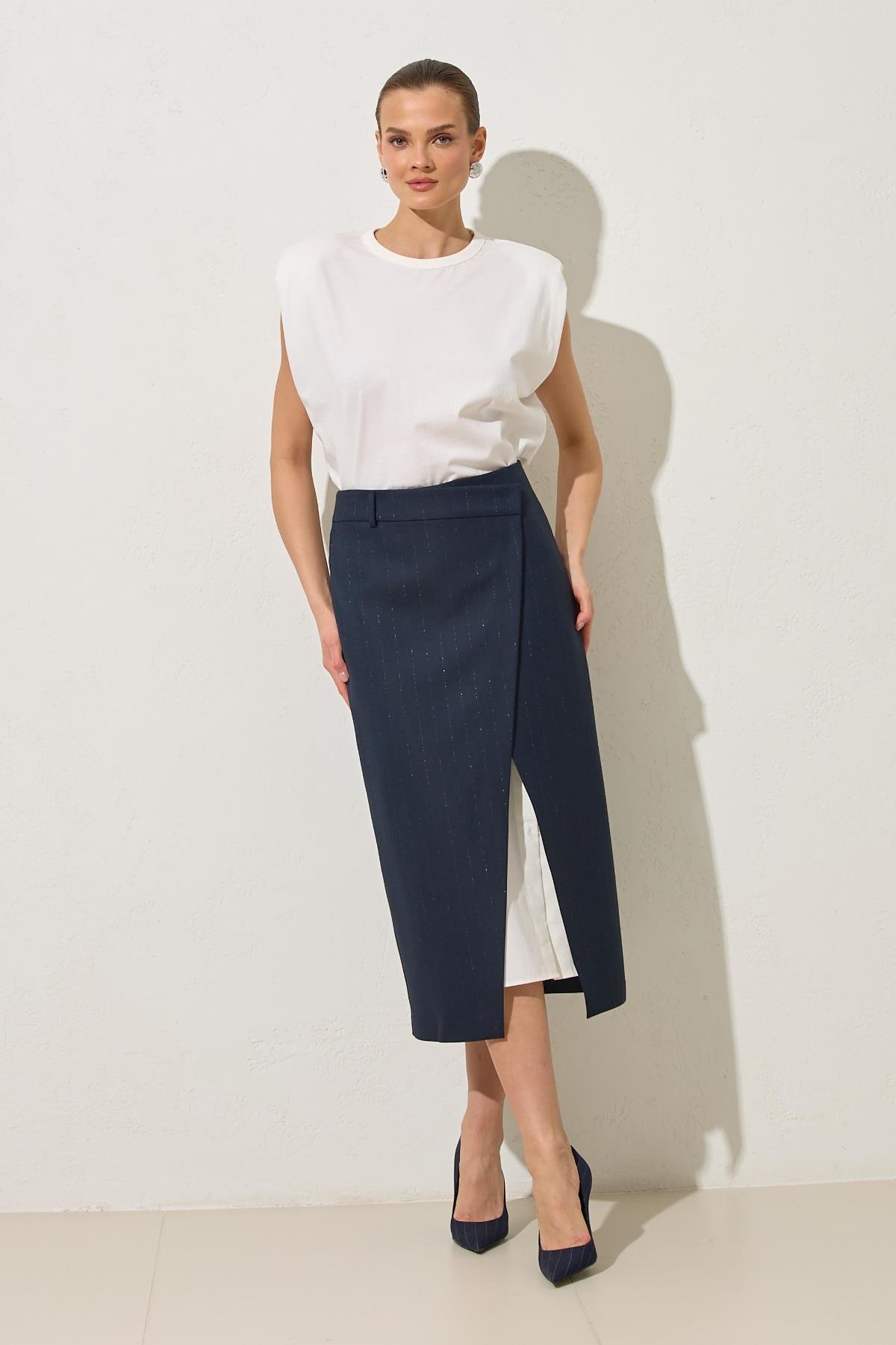 Lacivert Asimetrik Kapama Çizgili Tam Kalıp Etek