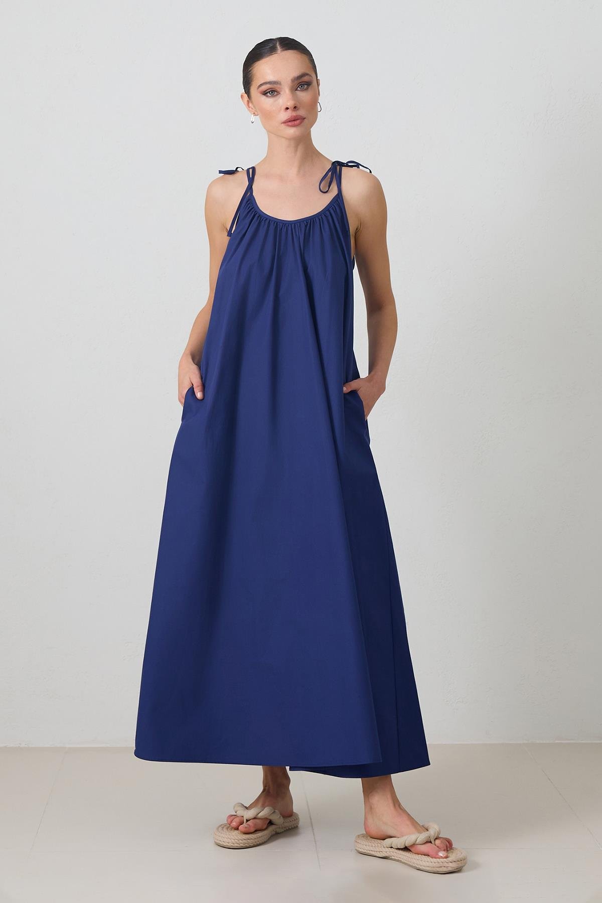 Lacivert Omuz Detaylı Pamuklu Rahat Kalıp Elbise