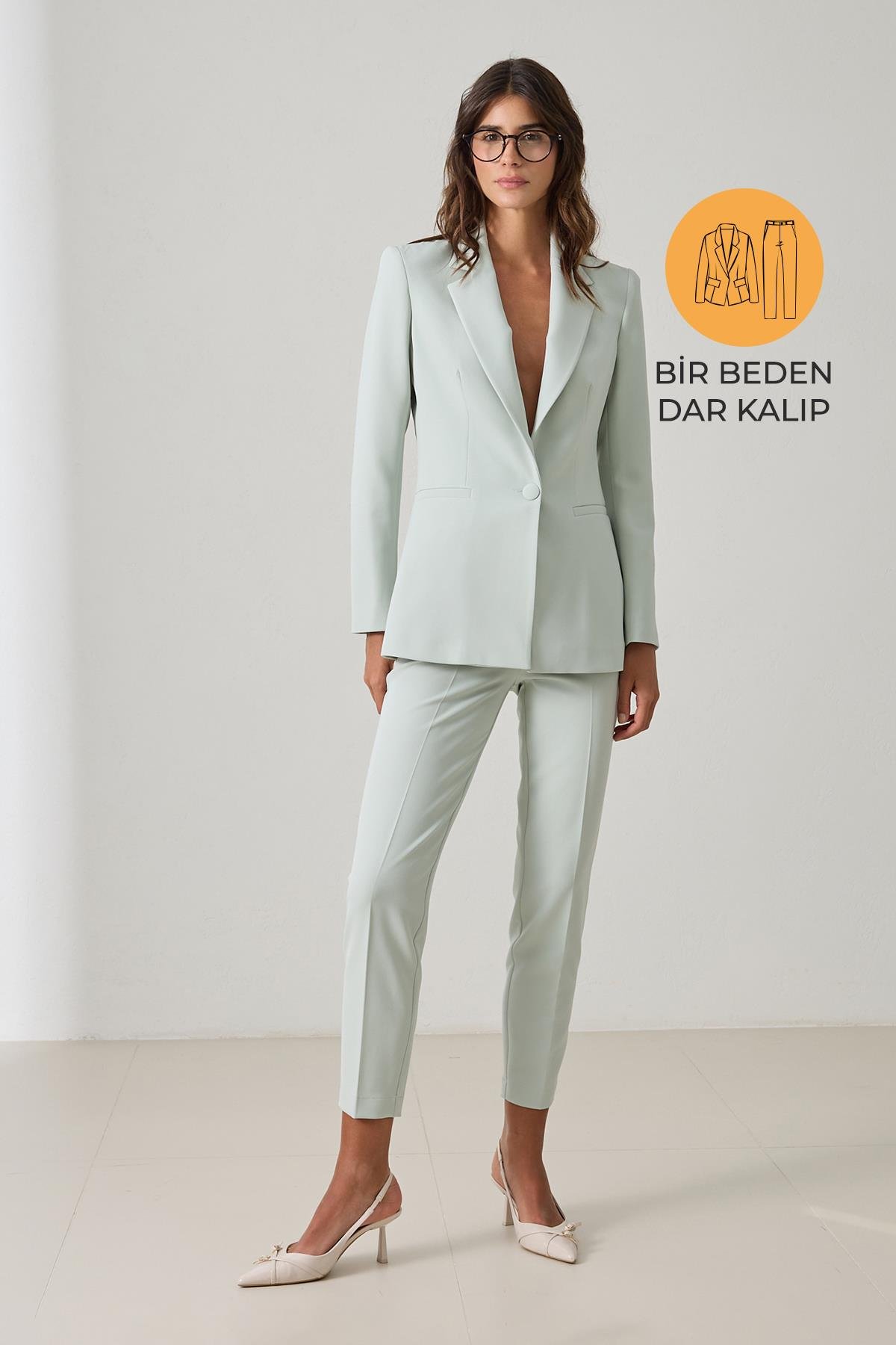 Mint Tek Düğme Detaylı Ceket, Cep Detaylı Dar Kalıp Pantolonlu Takım