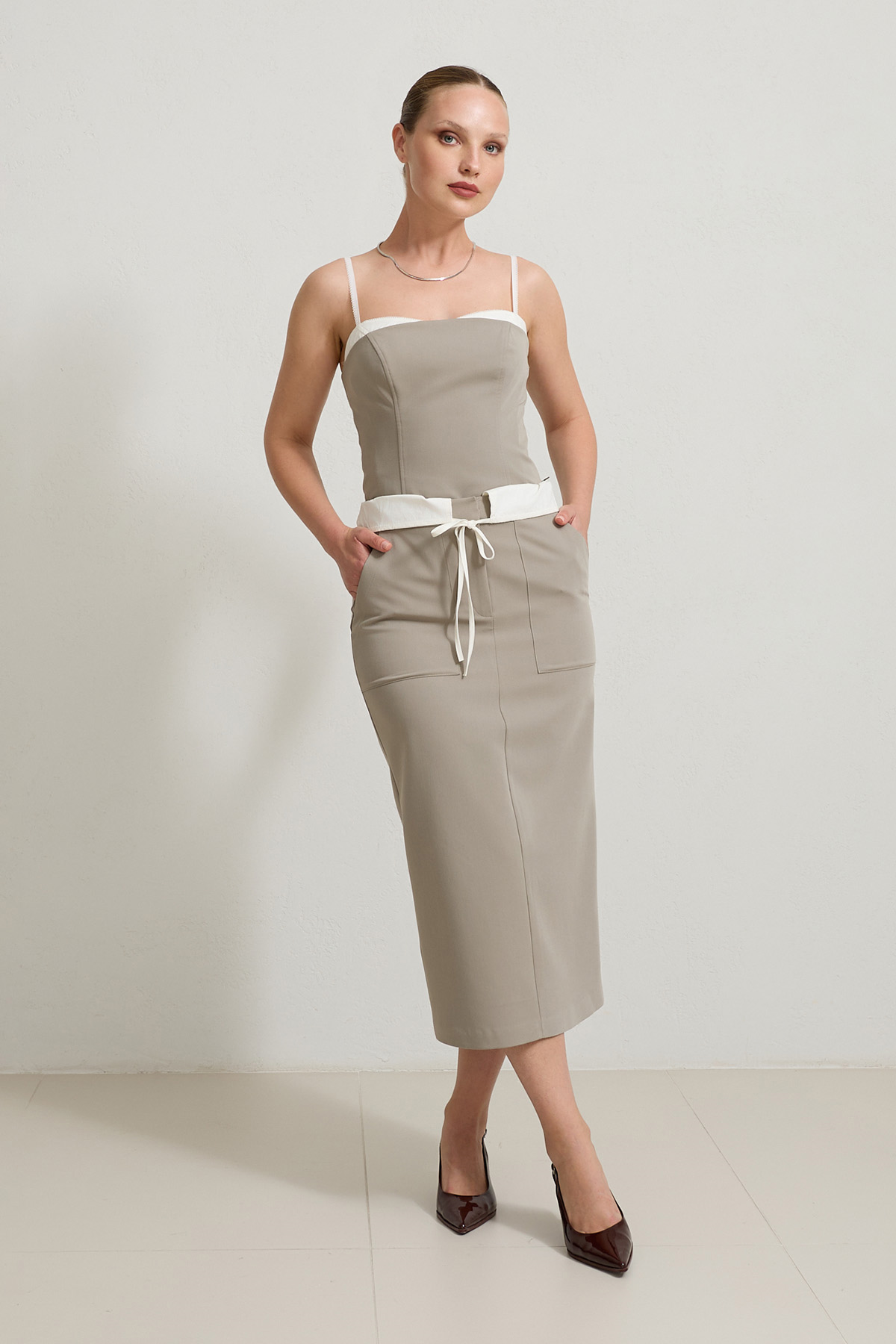 Olive Bağlama Ve Cep Detaylı Midi Boy Etek