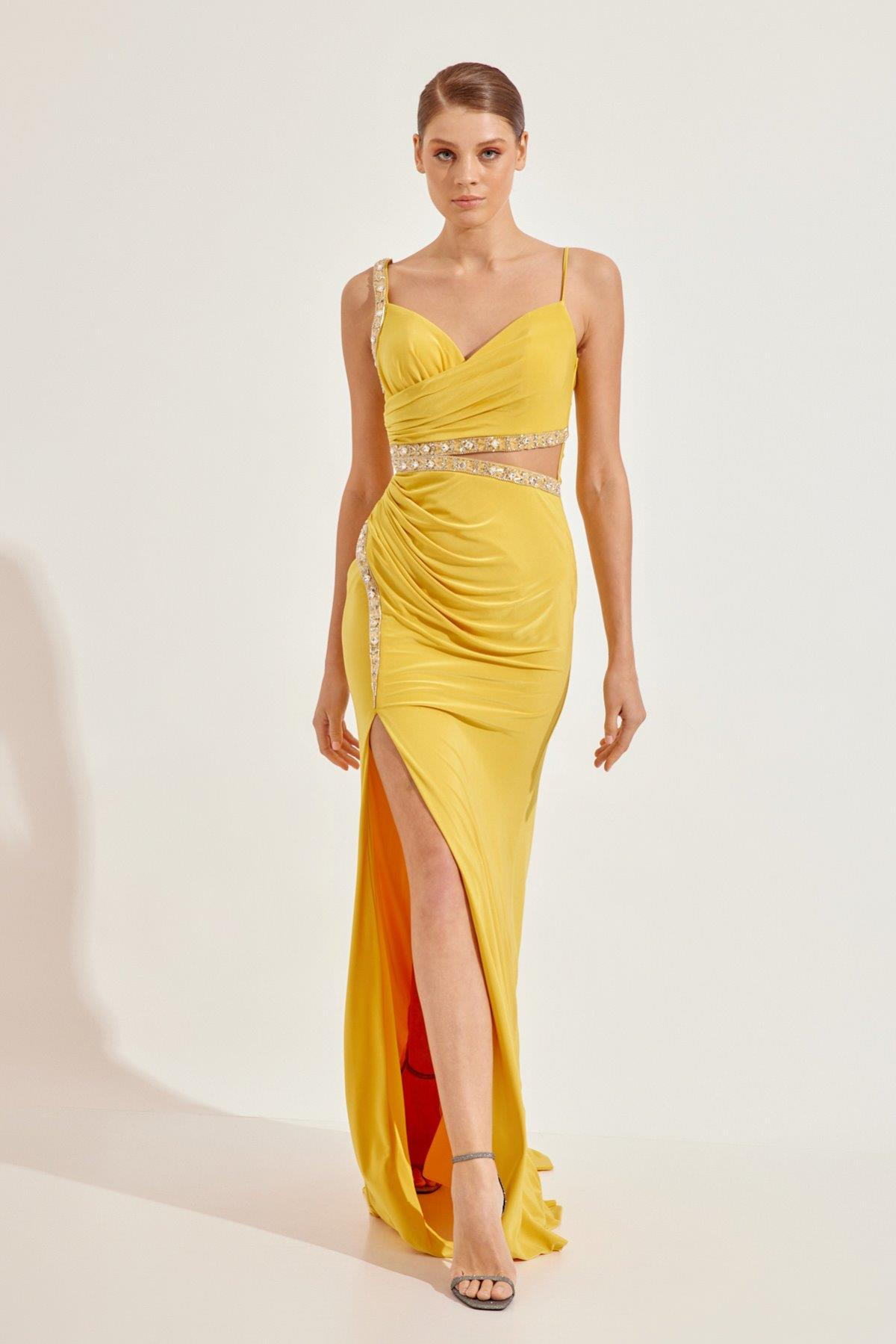 Sarı Asimetrik Detayli Belden Taş Detaylı Dekolteli Askılı Yırtmaç Detaylı Abiye Elbise Kadın Kategorisiz modelleri