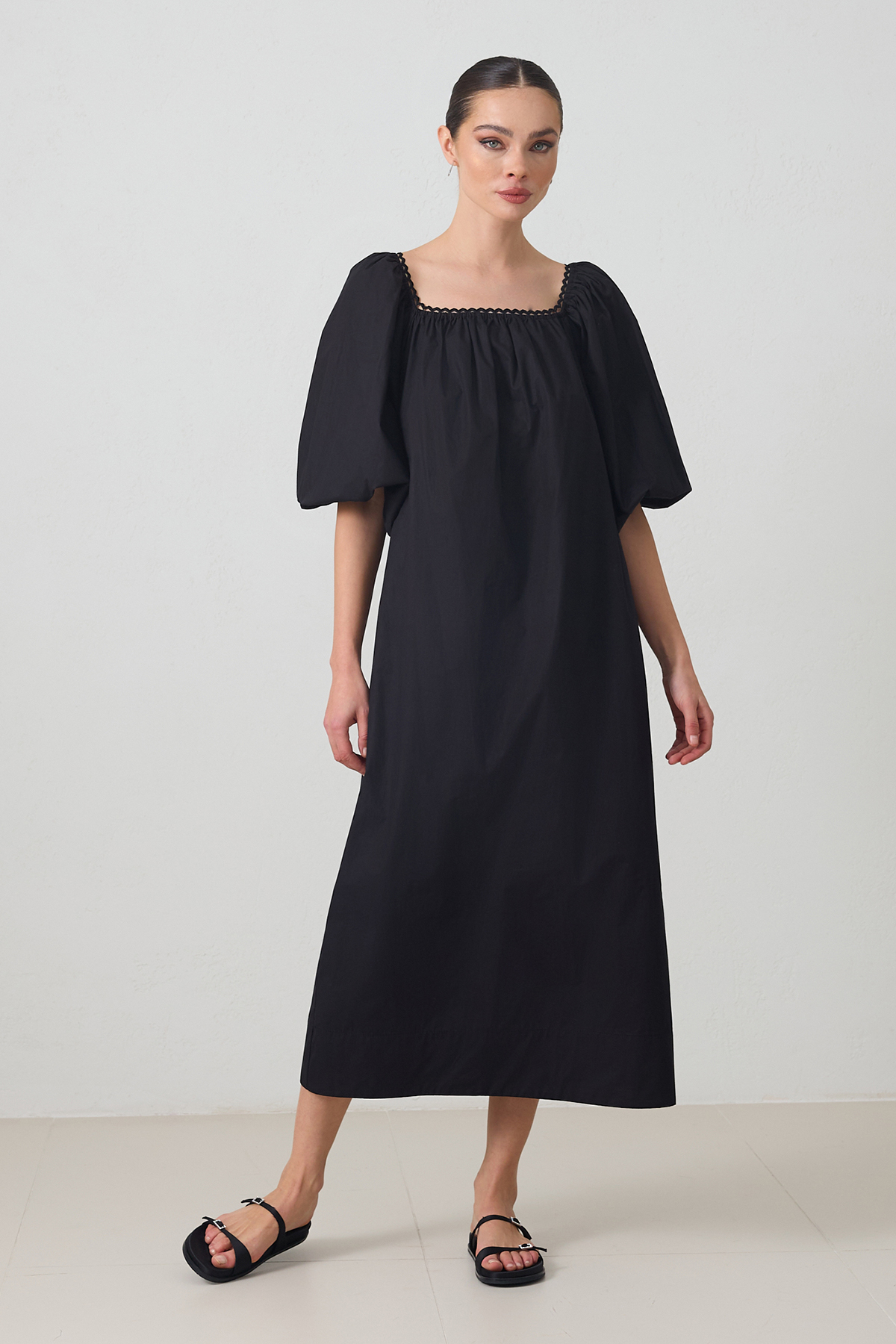 Siyah Kol Ve Yaka Detaylı Pamuklu Elbise