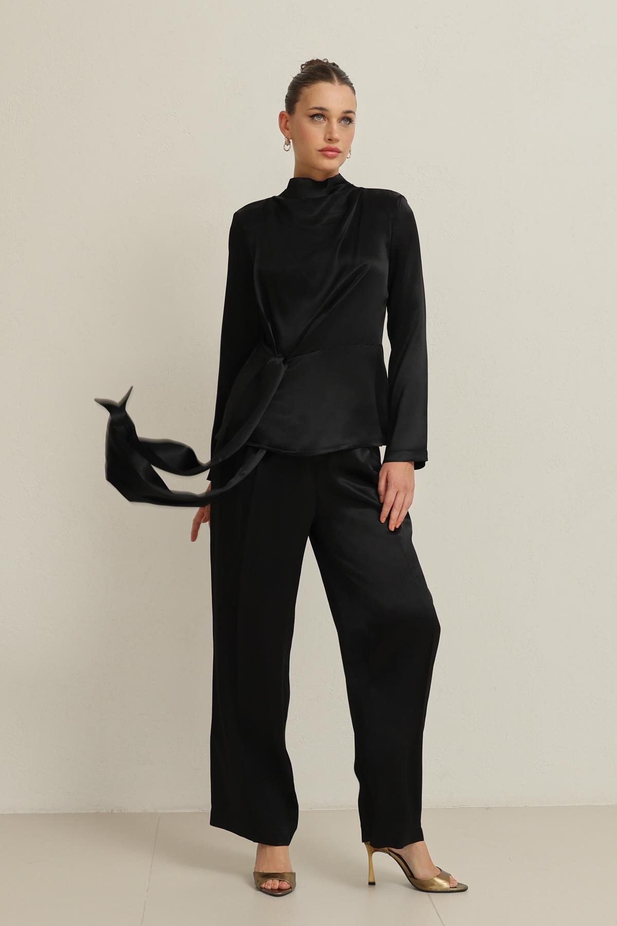 Siyah Bağlama Detaylı Uzun Kollu Bluz