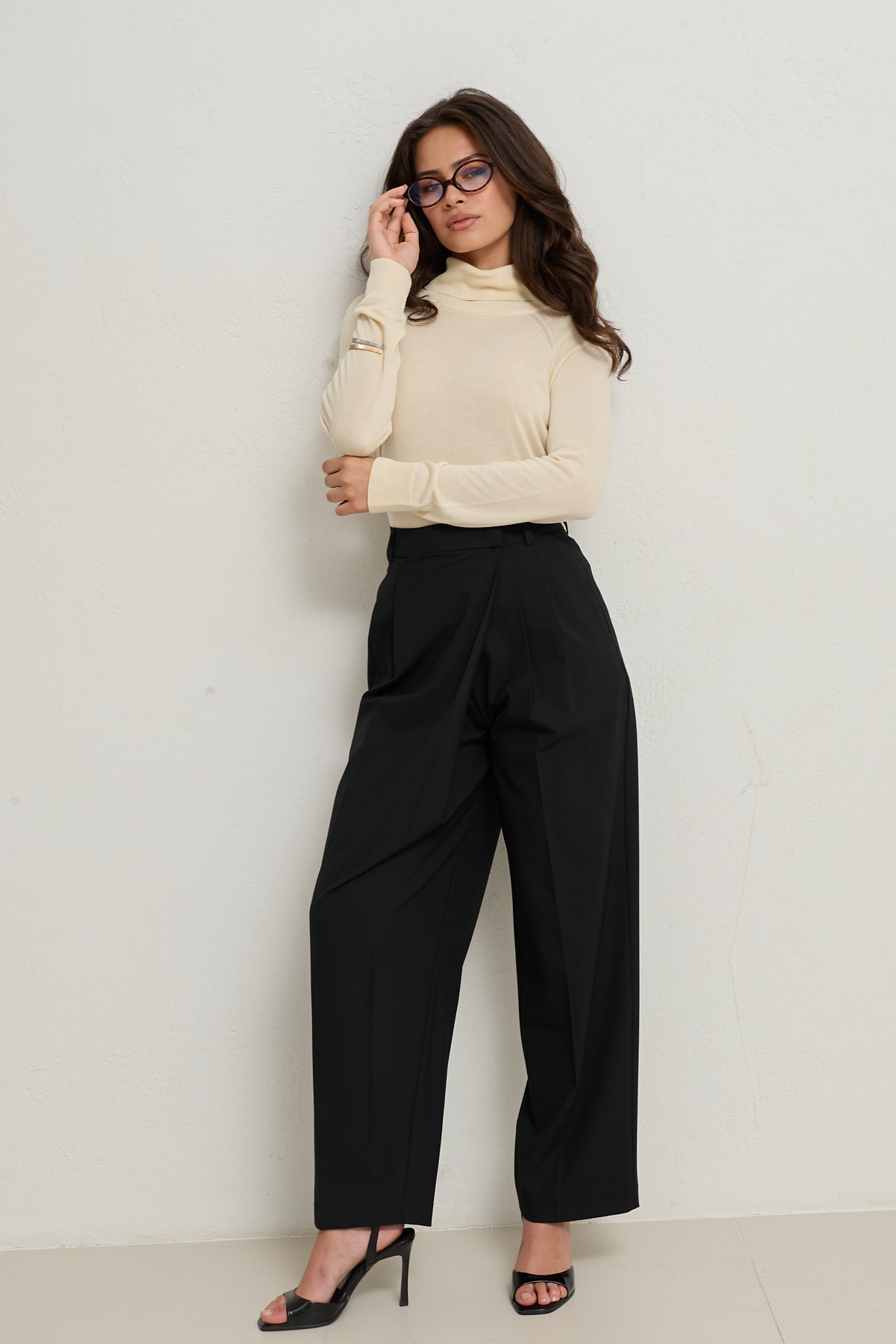 Siyah Belden Asimetrik Kapama Detaylı Pantolon Kadın Pantolon modelleri