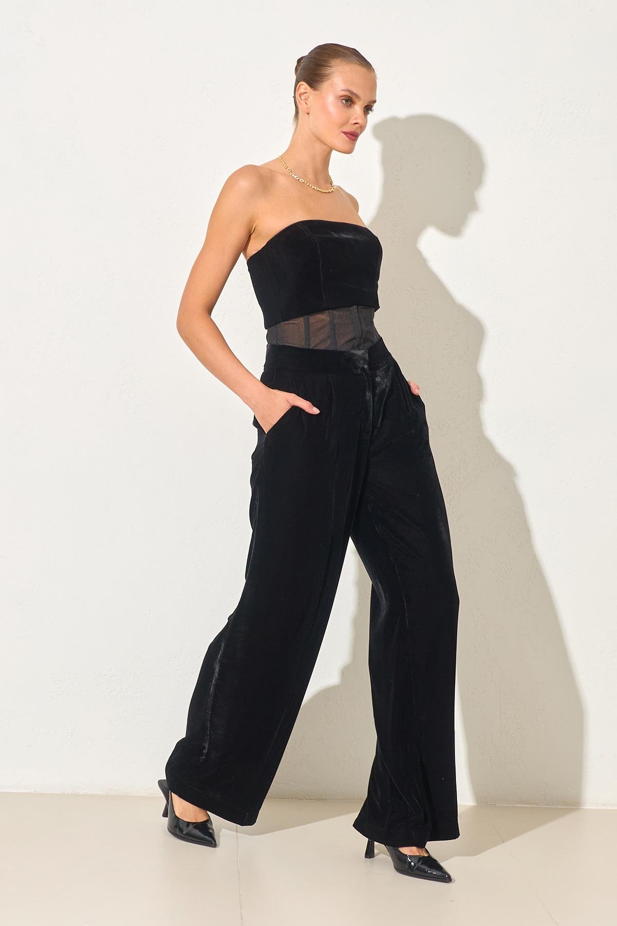 Siyah Belden Korse Detaylı Rahat Kesim Pantolon
