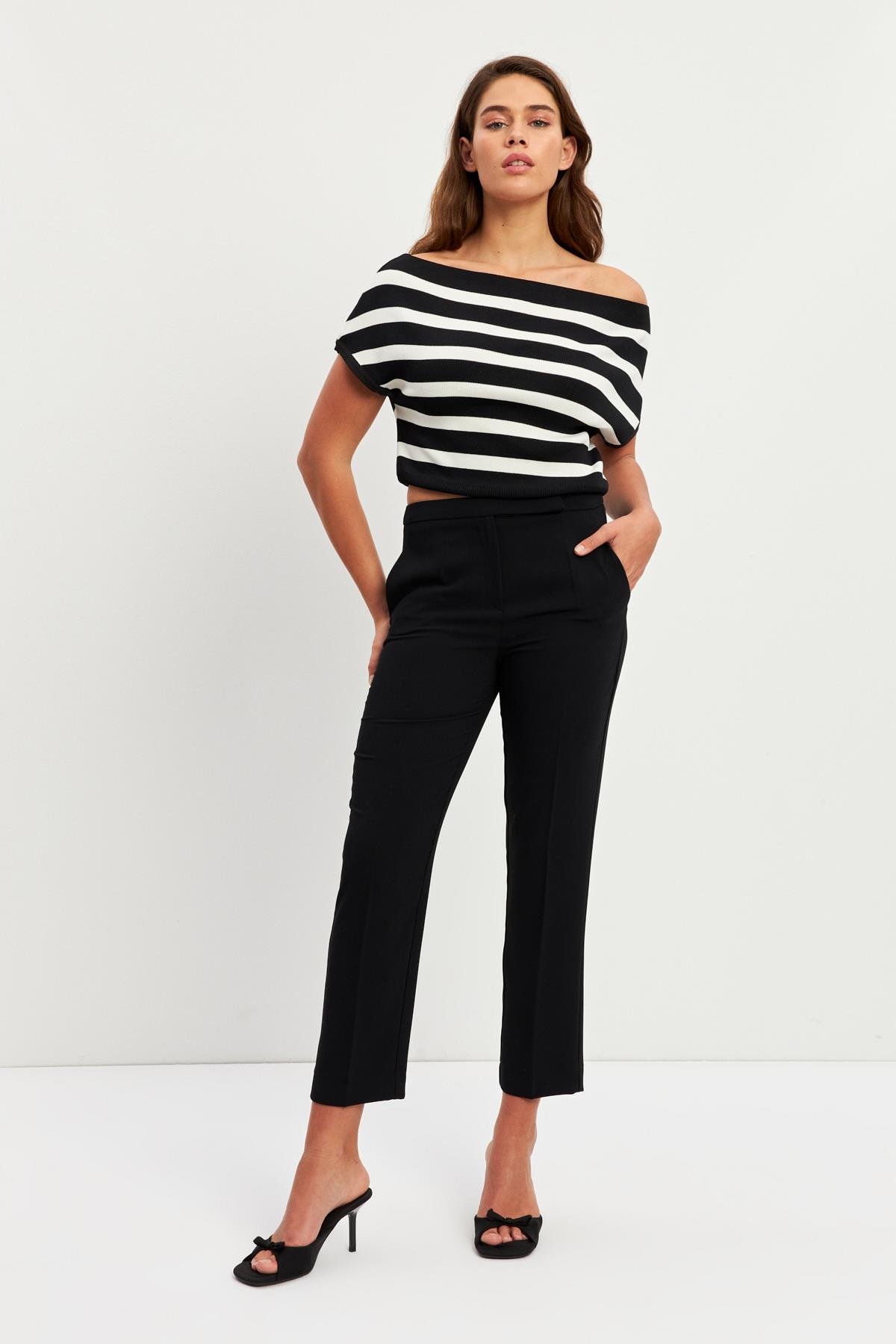 Siyah Cep Ve Bel Detaylı Pantolon