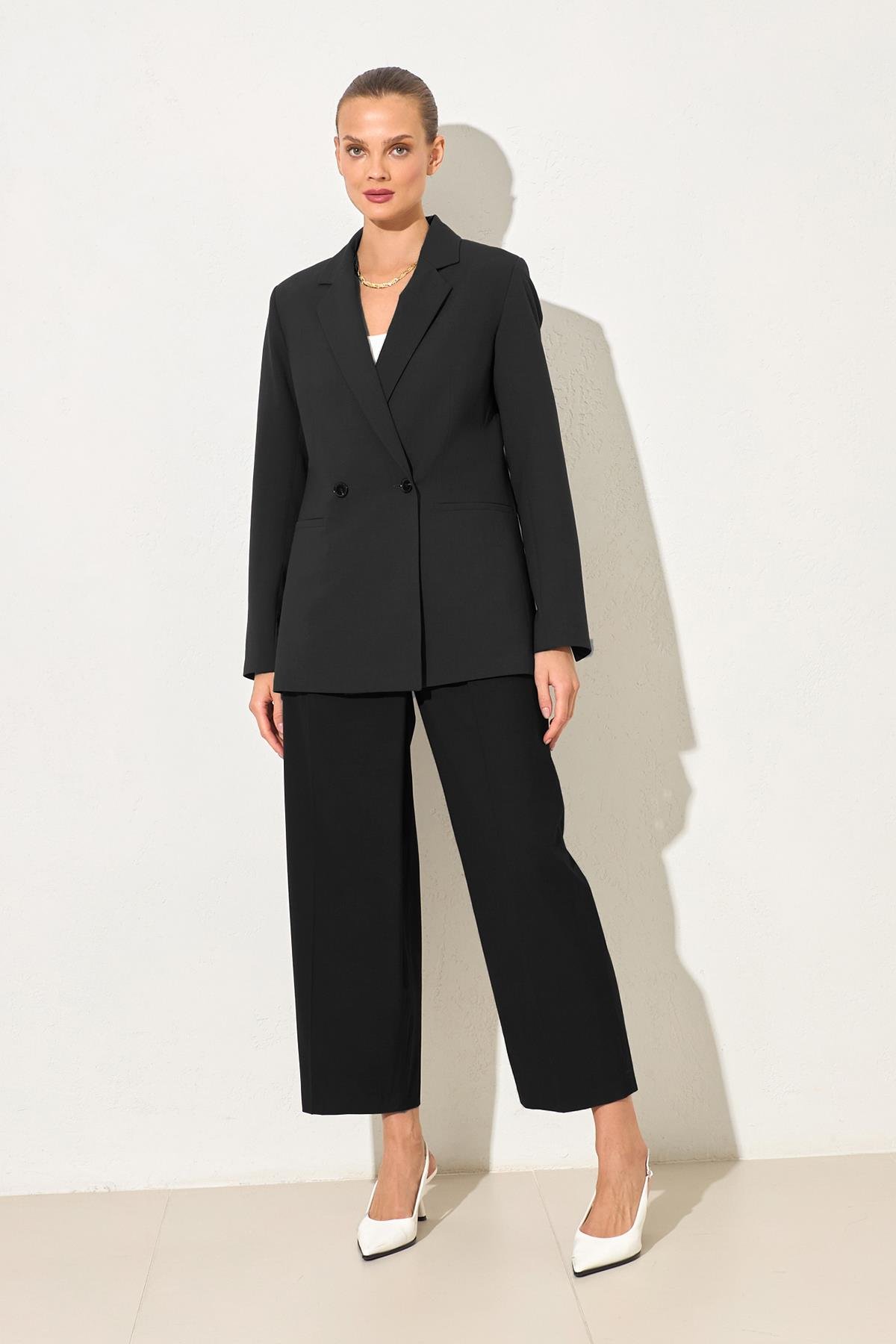 Siyah Cep Ve Düğme Detaylı Basic Ceket