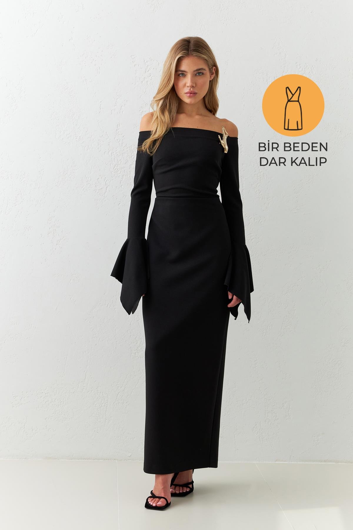 Siyah Dar Kalıp Omuz Ve Kol Detaylı Maxi Boy Elbise