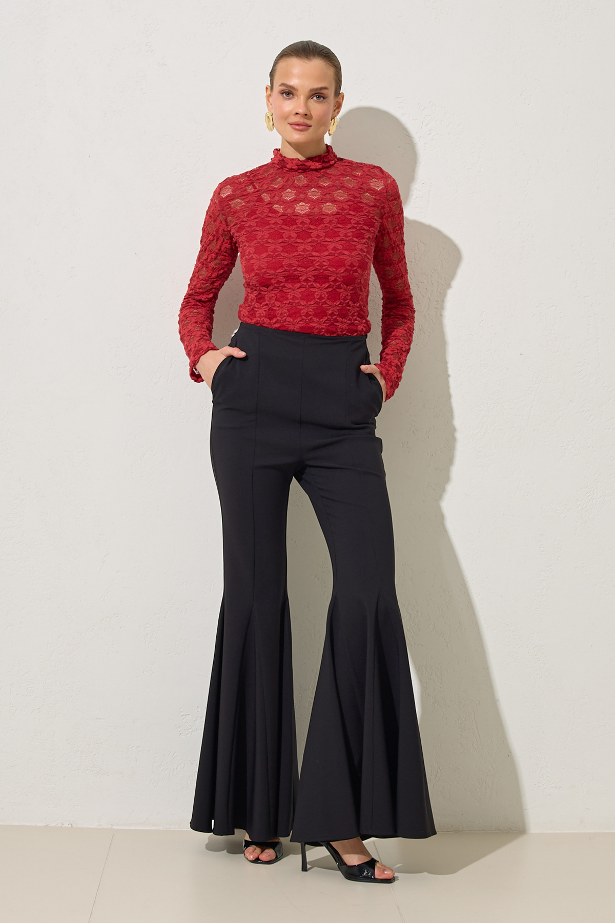 Siyah Geniş Paça Tam Kalıp Pantolon