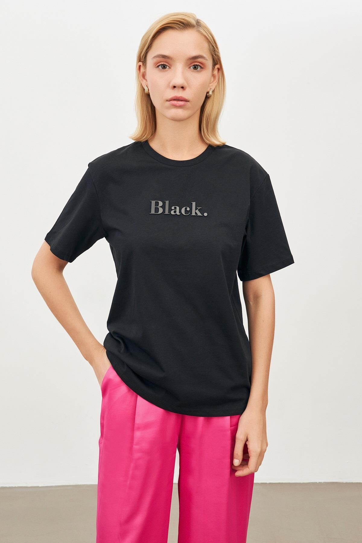 Siyah Kabartmalı Bisiklet Yaka T-Shirt
