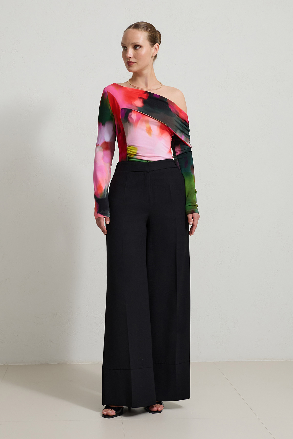 Siyah Rahat Kesim Geniş Paça Pantolon