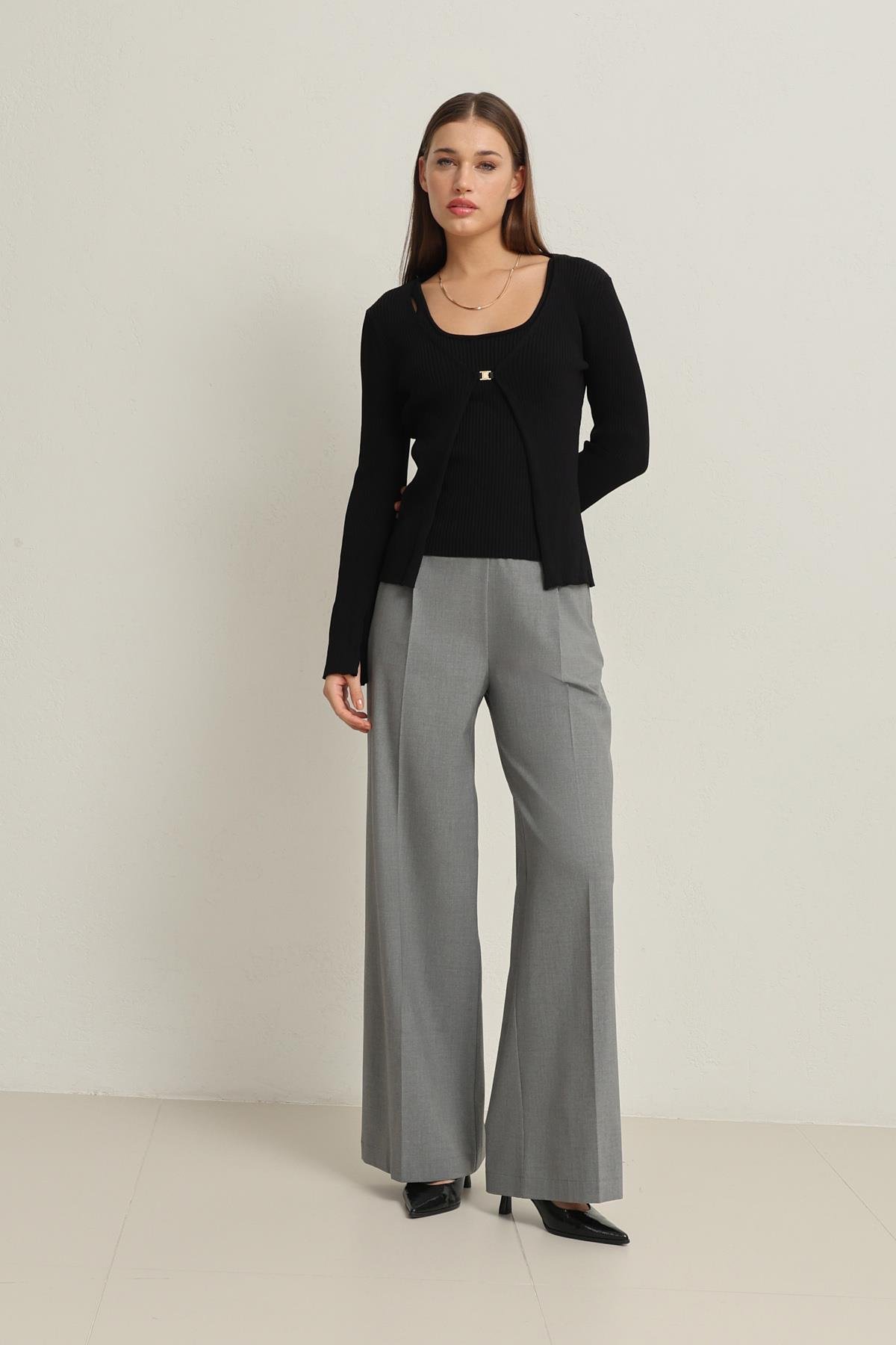 Siyah Tek Düğme Detaylı Hırka Ve Kalın Askılı Kolsuz Bluz Triko Takım