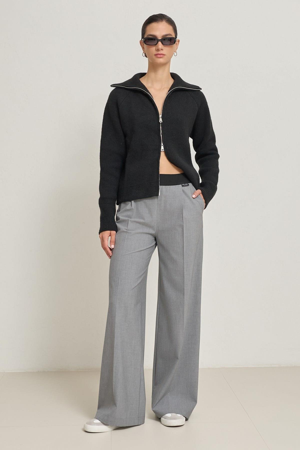 Siyah Uzun Kollu Fermuar Detaylı Triko