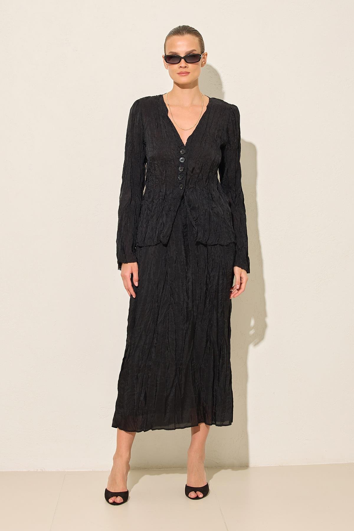 Siyah V Yaka Rahat Kesim Tam Kalıp Uzun Kollu Bluz