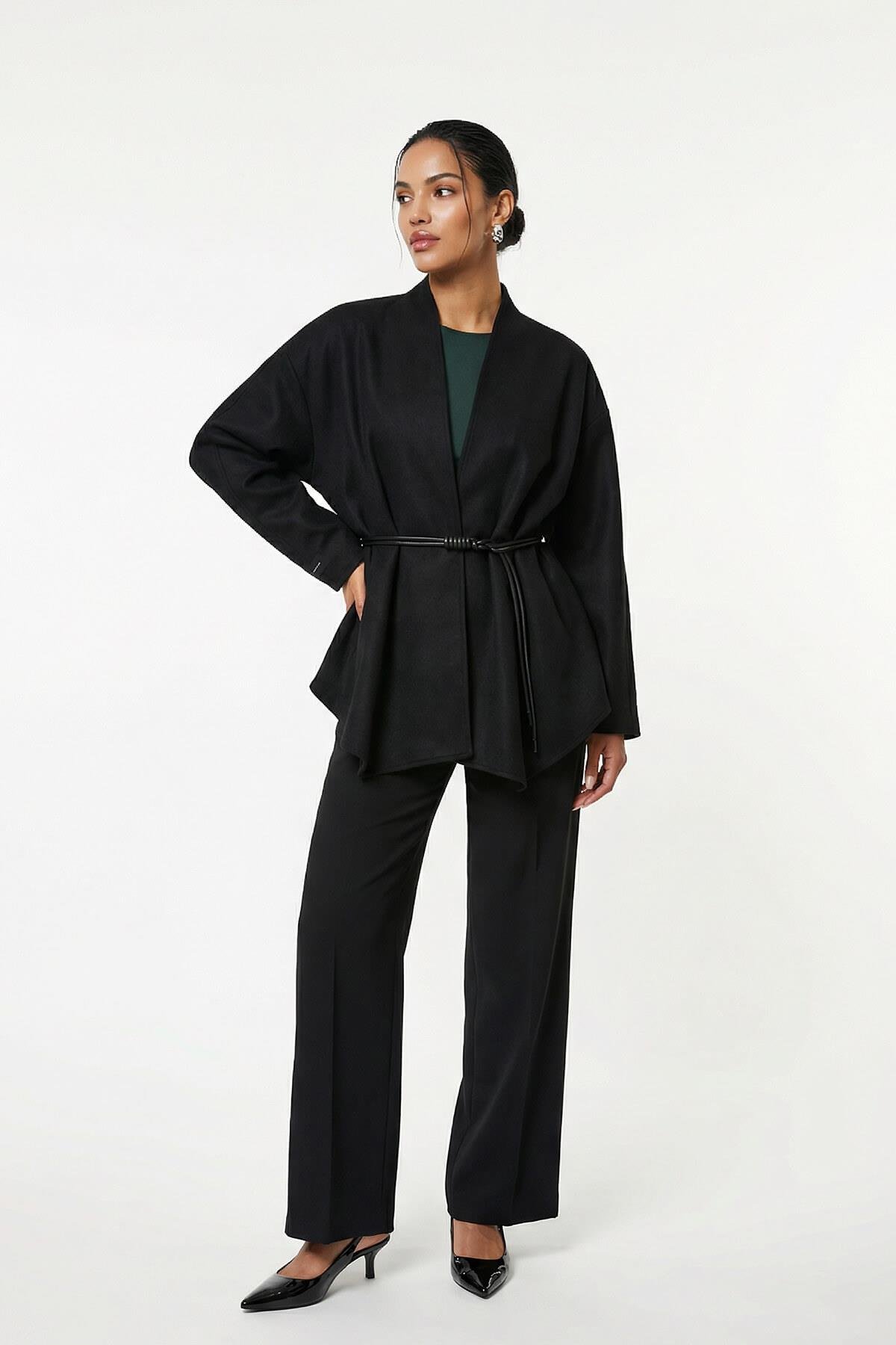 Siyah Yakasız Dökümlü Rahat Kesim Kaban Kadın Kaban modelleri