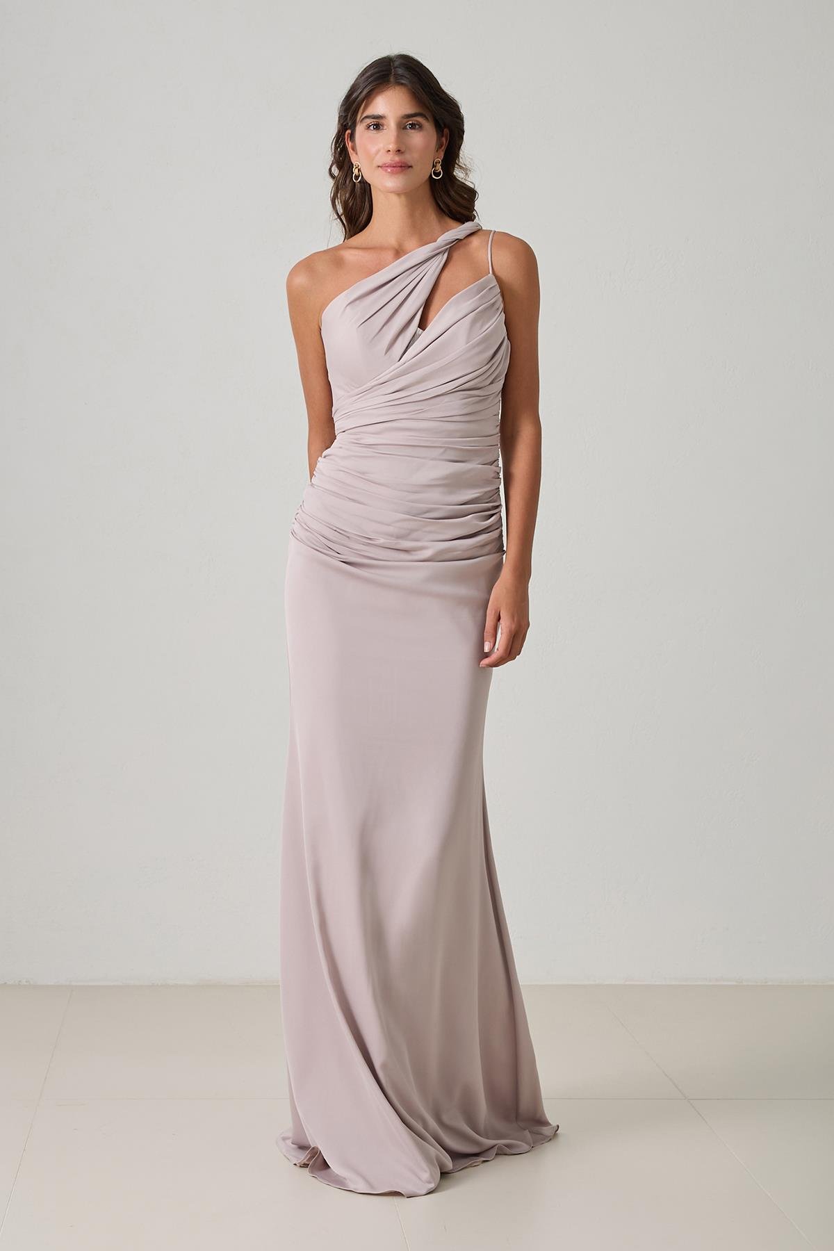 Taş Tek Omuz Askı Detaylı Drapeli Tam Kalıp Uzun Abiye Elbise