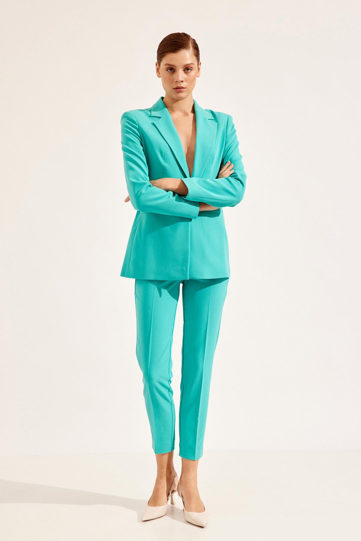 Turkuaz Ceket Yaka Düğme Kapamalı Uzun Kollu Tam Bel Boru Paça Pantolonlu Takım