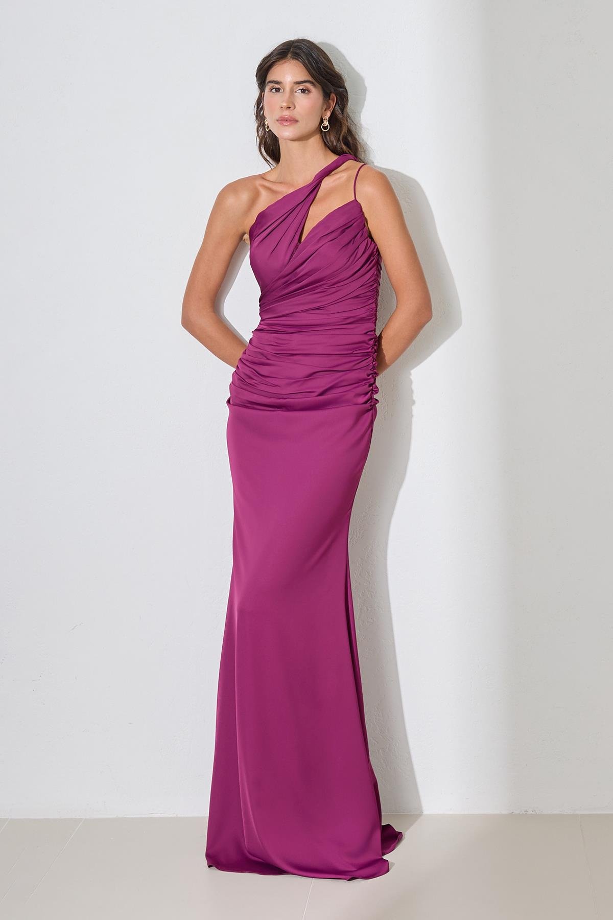 Violet Tek Omuz Askı Detaylı Drapeli Tam Kalıp Uzun Abiye Elbise