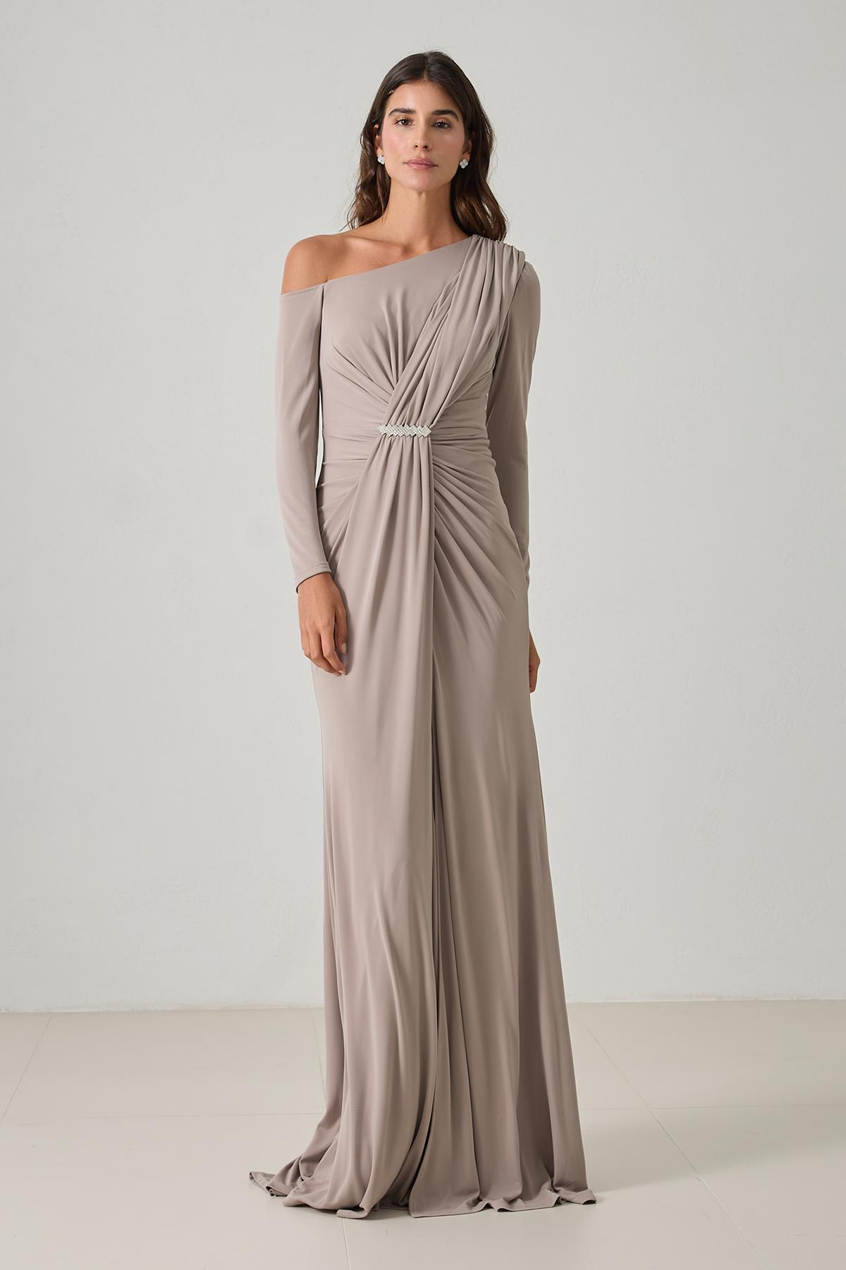 Vizon Düşük Omuz Ve Drape Detaylı Yırtmaçlı Uzun Abiye Elbise