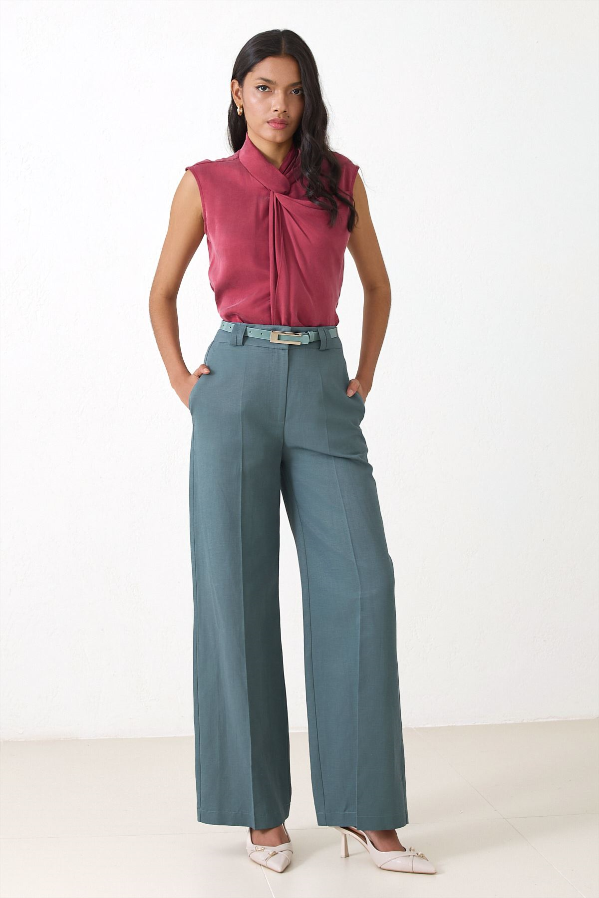 Yeşil Kemer Detaylı Rahat Kesim Pantolon