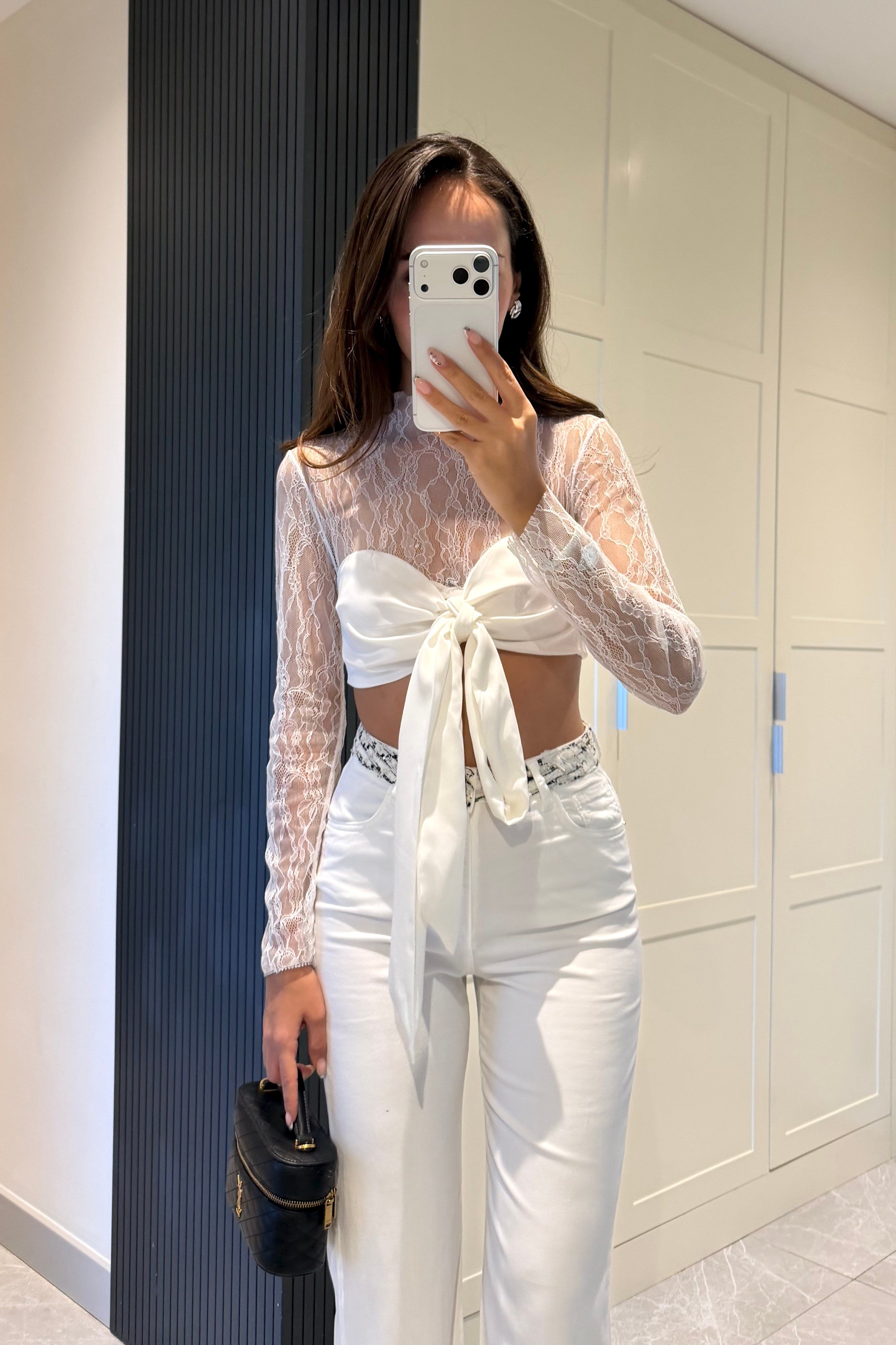 Beyaz Fiyonklu Dantel Bluz - Kadın Bluz Modelleri - Nazliye Moda | Kadın Giyim Modası