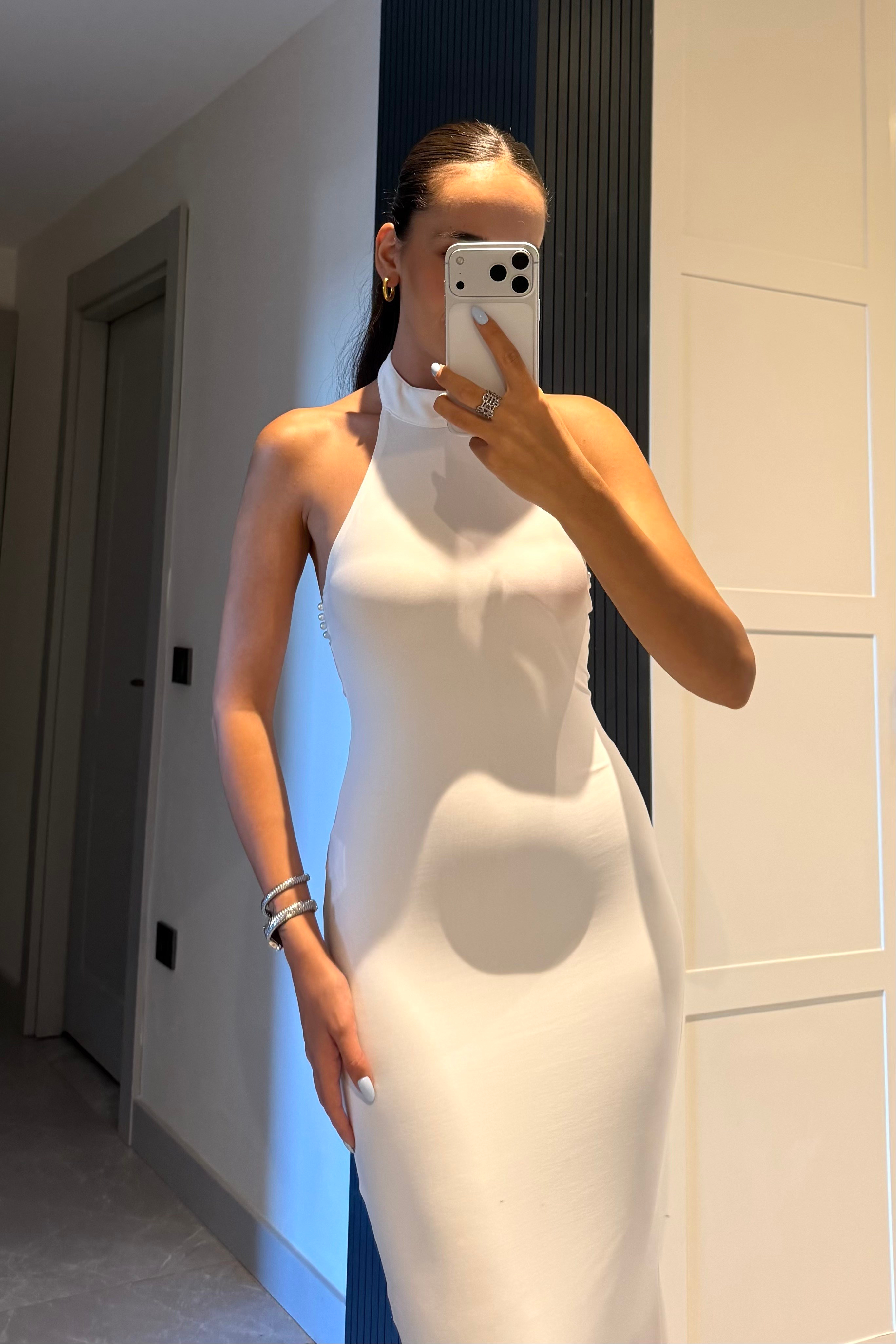 Beyaz Sırt Dekolte İnci Detay Balık Elbise - Kadın Elbise Modelleri - Nazliye Moda | Kadın Giyim Modası
