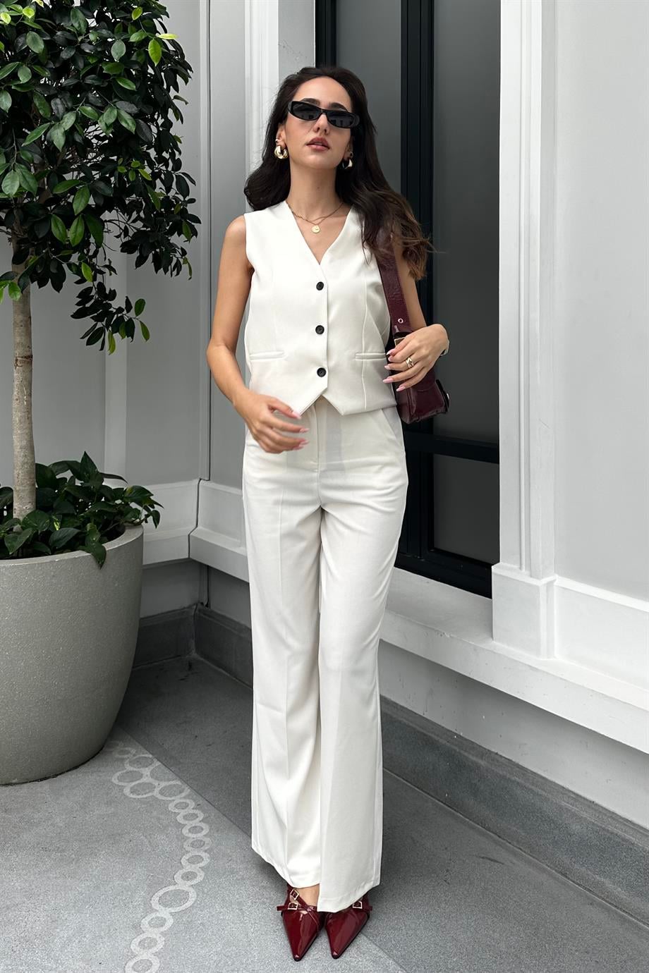 Beyaz Yelek Pantolon Takım - Kadın Takım Modelleri - Nazliye Moda - Kadın Giyim Modası
