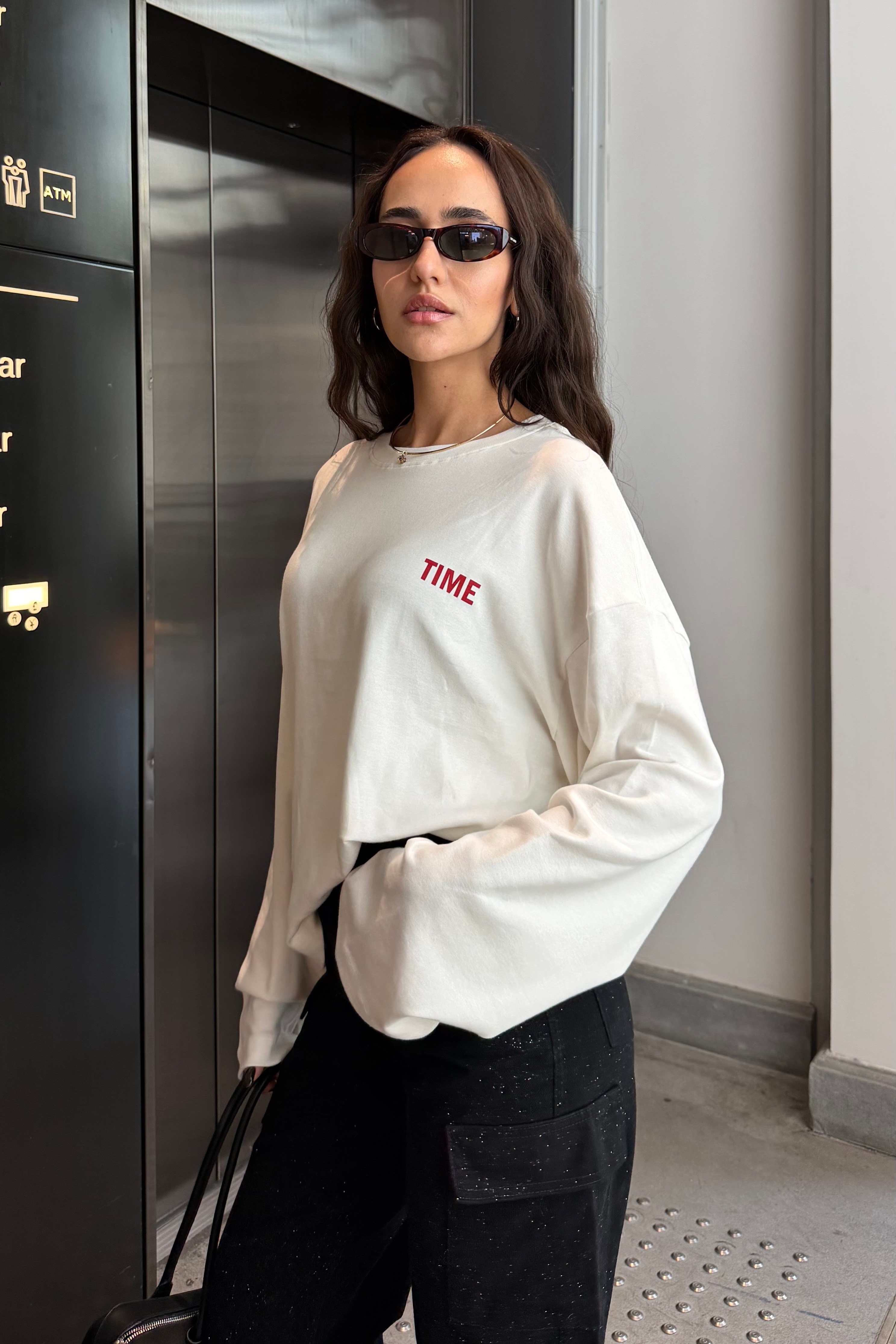 Ekru Arka Baskılı Uzun Kollu T-shirt - Kadın Bluz Modelleri - Nazliye Moda | Kadın Giyim Modası