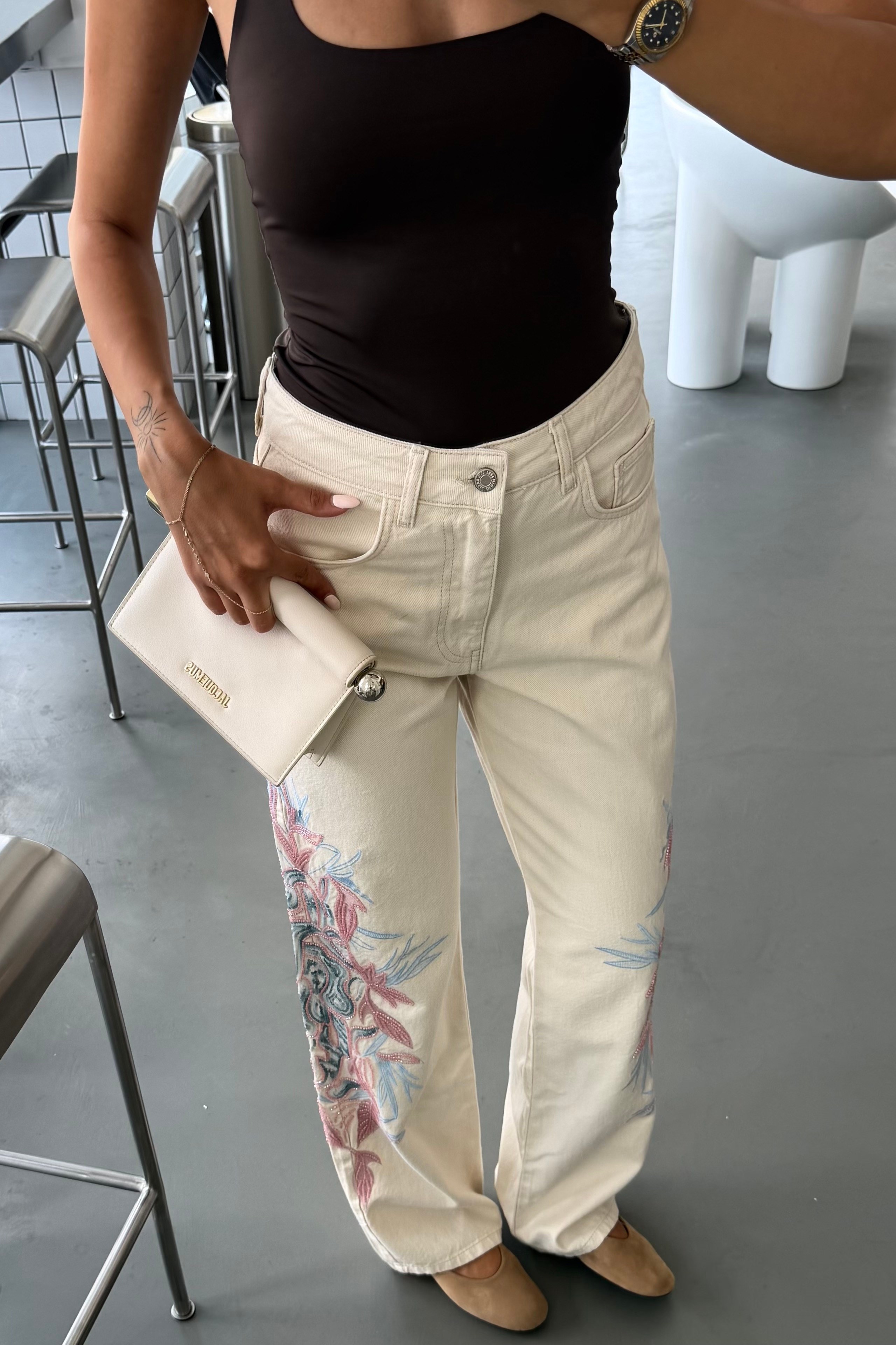 Mavi Pembe Boncuk İşlemeli Boncuk Jean - Kadın Pantolon Modelleri - Nazliye Moda | Kadın Giyim Modası