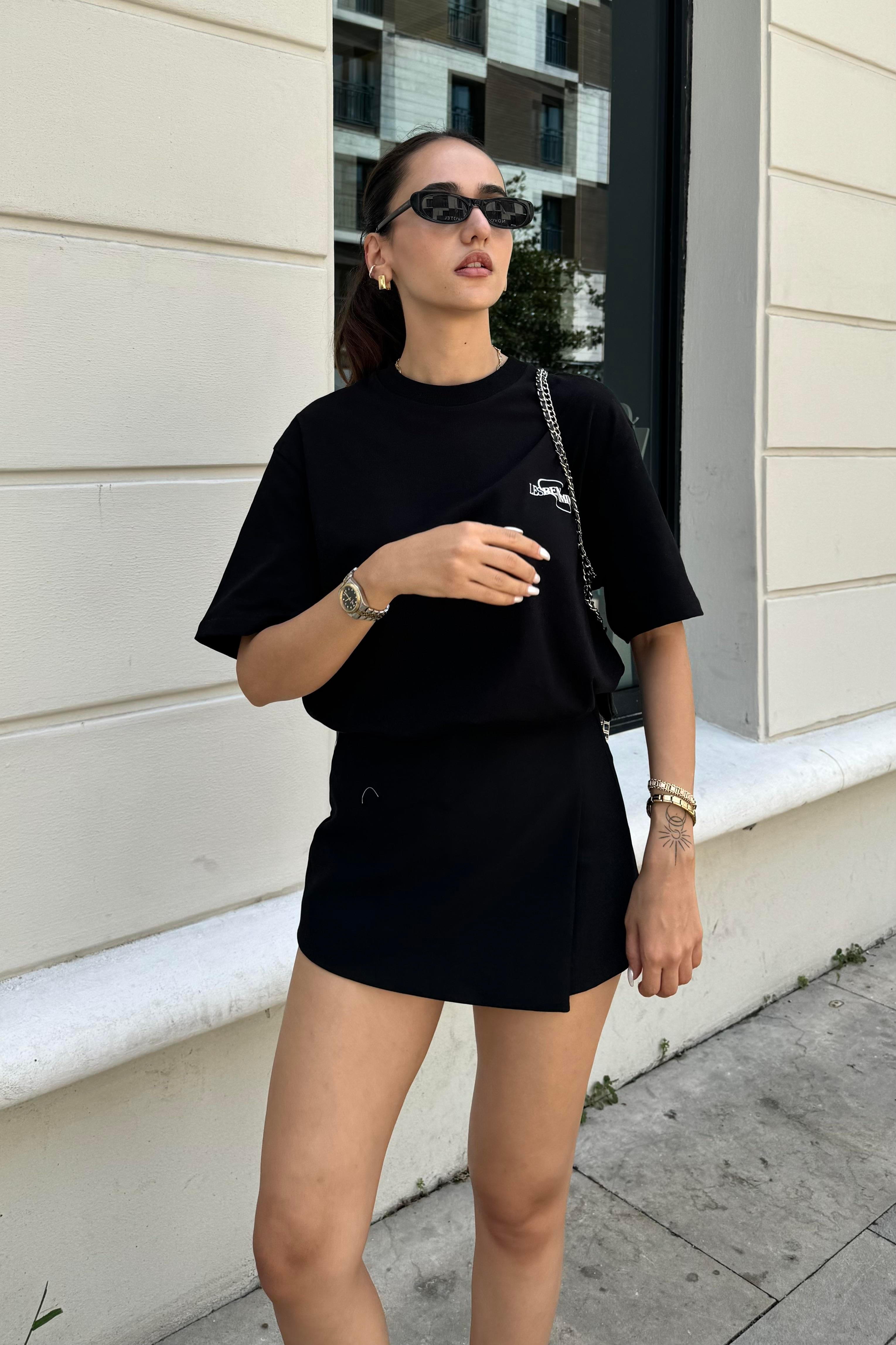 Siyah Bakılı Oversize T-Shirt - Kadın T-Shirt Modelleri - Nazliye Moda - Kadın Giyim Modası