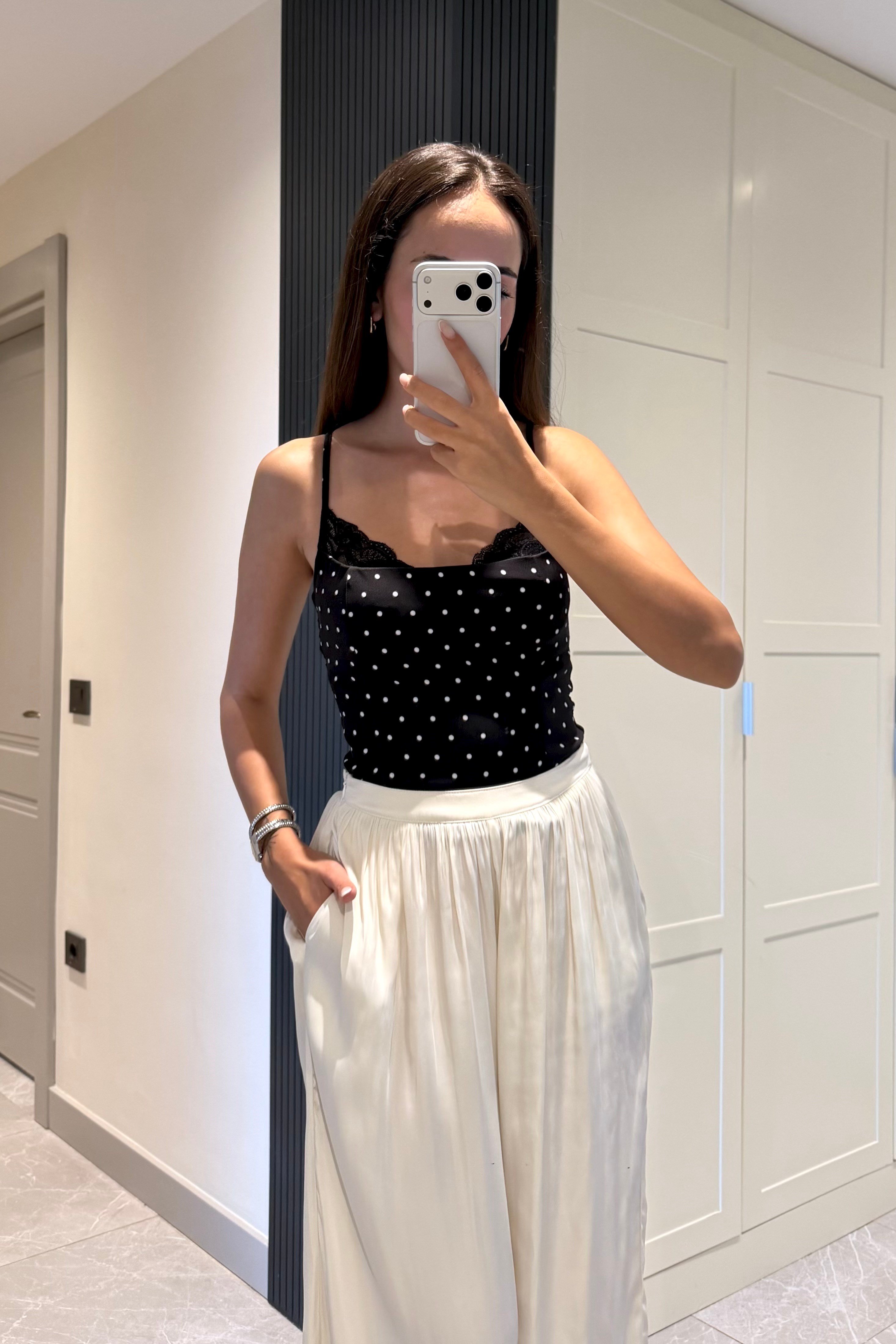 Siyah Dantelli Puantiye Bluz - Kadın Bluz Modelleri - Nazliye Moda | Kadın Giyim Modası