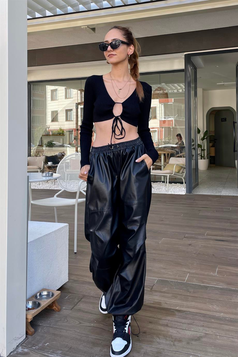 Siyah Deri Jogger Pantolon - Kadın Pantolon Modelleri - Nazliye Moda | Kadın Giyim Modası