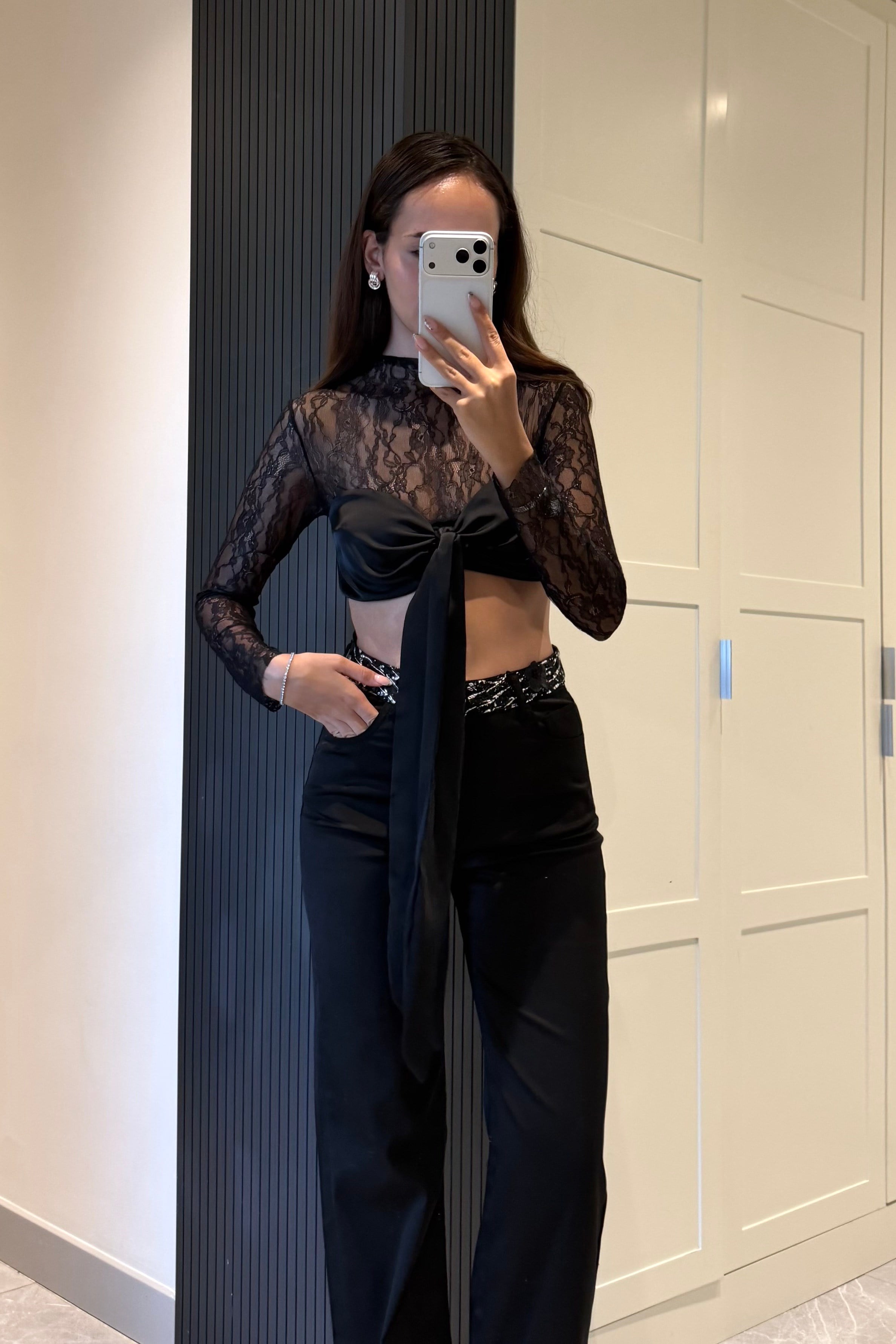 Siyah Fiyonklu Dantel Bluz - Kadın Bluz Modelleri - Nazliye Moda | Kadın Giyim Modası