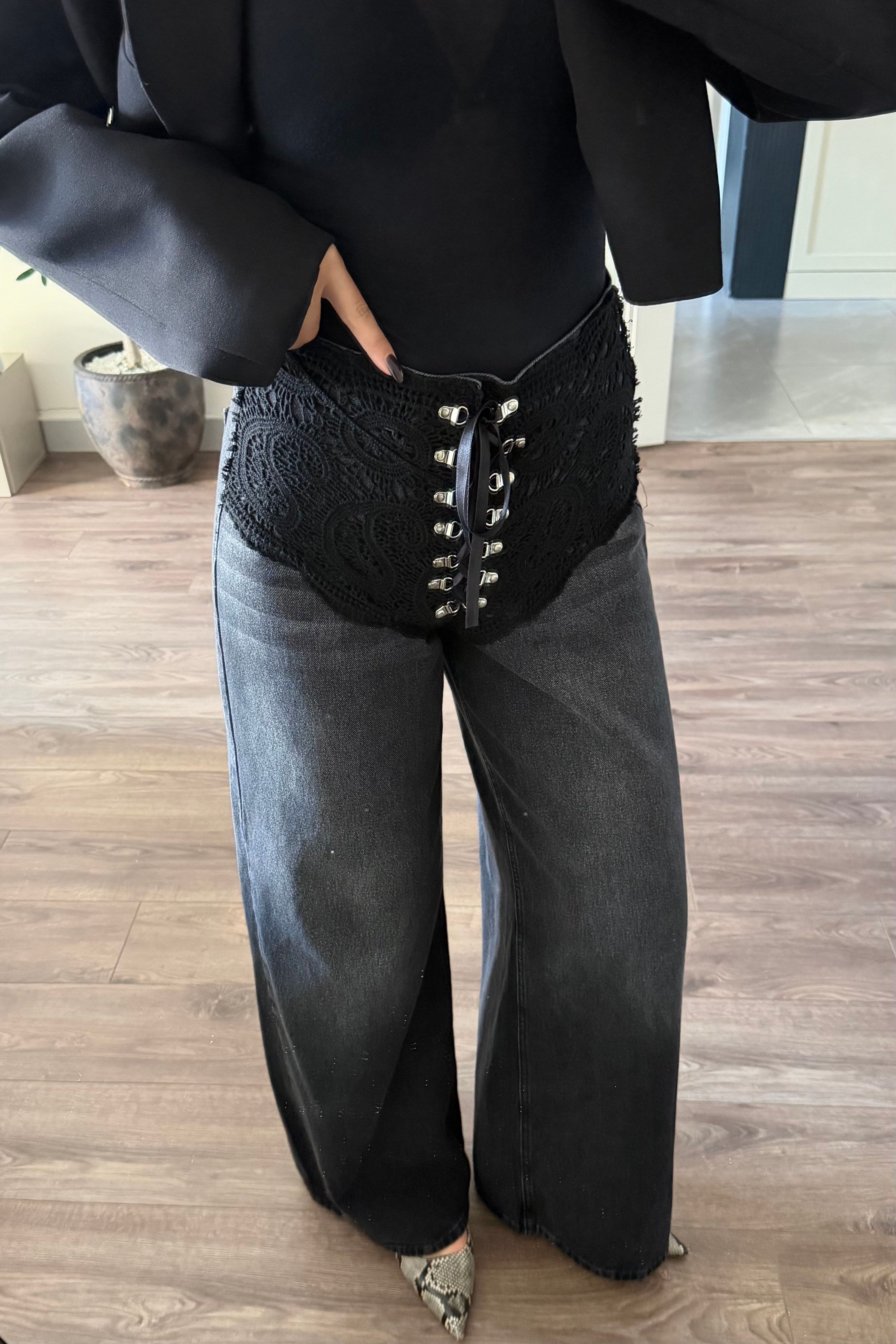 Siyah Kuş Gözü Detay Dantelli Jean - Kadın Jean Modelleri - Nazliye Moda | Kadın Giyim Modası