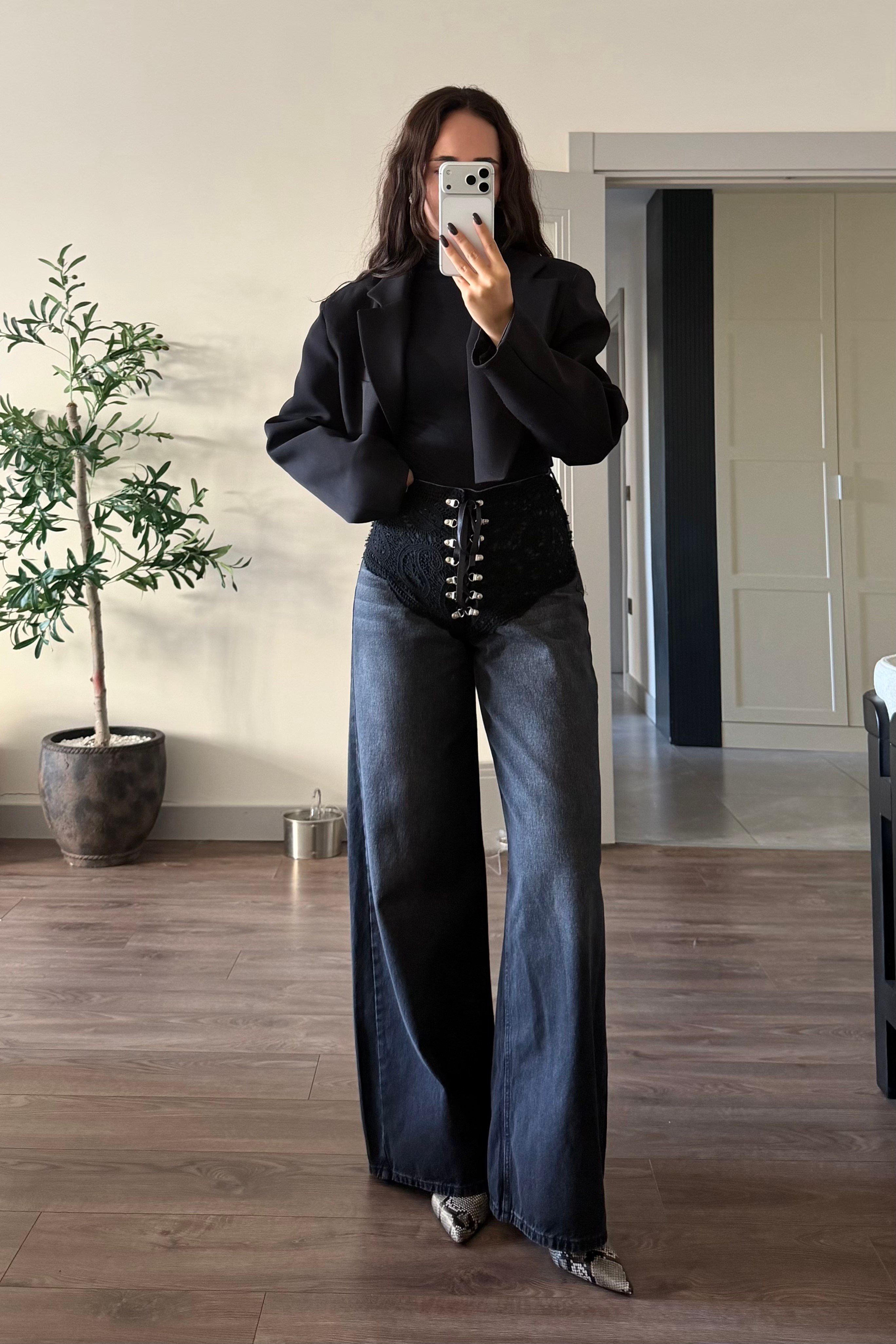 Siyah Kuş Gözü Detay Dantelli Jean - Kadın Jean Modelleri - Nazliye Moda | Kadın Giyim Modası