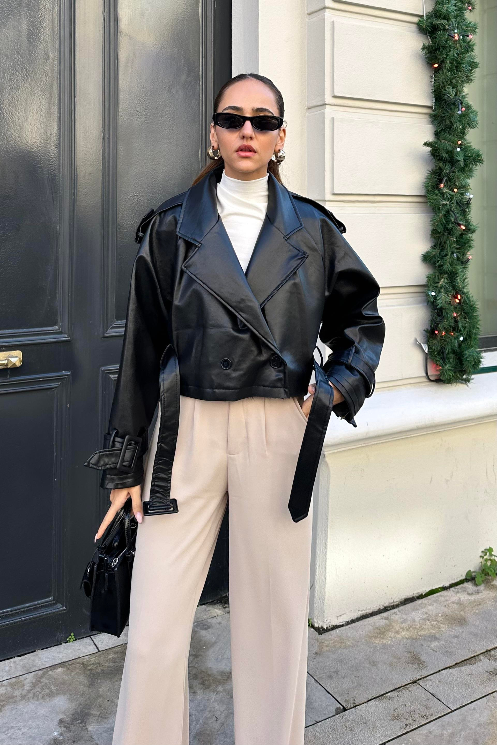 Siyah Nazliye Kısa Deri Trençkot - Kadın Trençkot Modelleri - Nazliye Moda - Kadın Giyim Modası