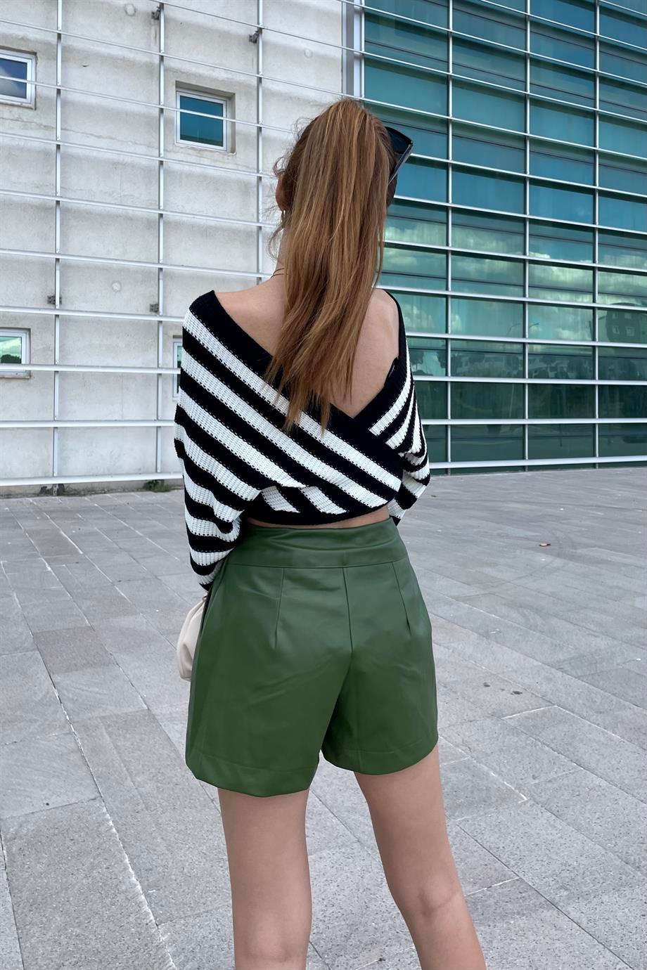 Yeşil Pileli Deri Şort - Kadın Şort Modelleri - Nazliye Moda | Kadın Giyim Modası